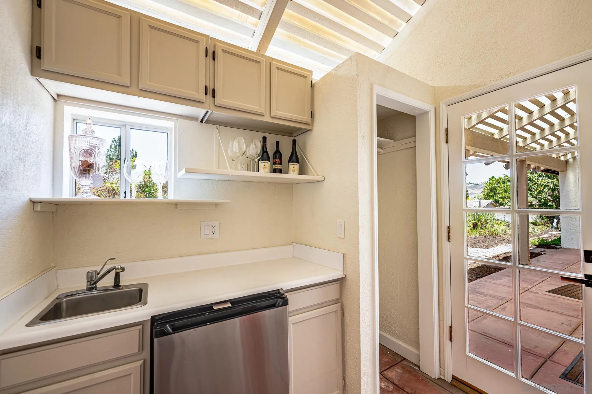 https://cdn.realtyfeed.com/cdn/127/260018471/eead8cdb05d37dc035379f55fd6b53c7.webp