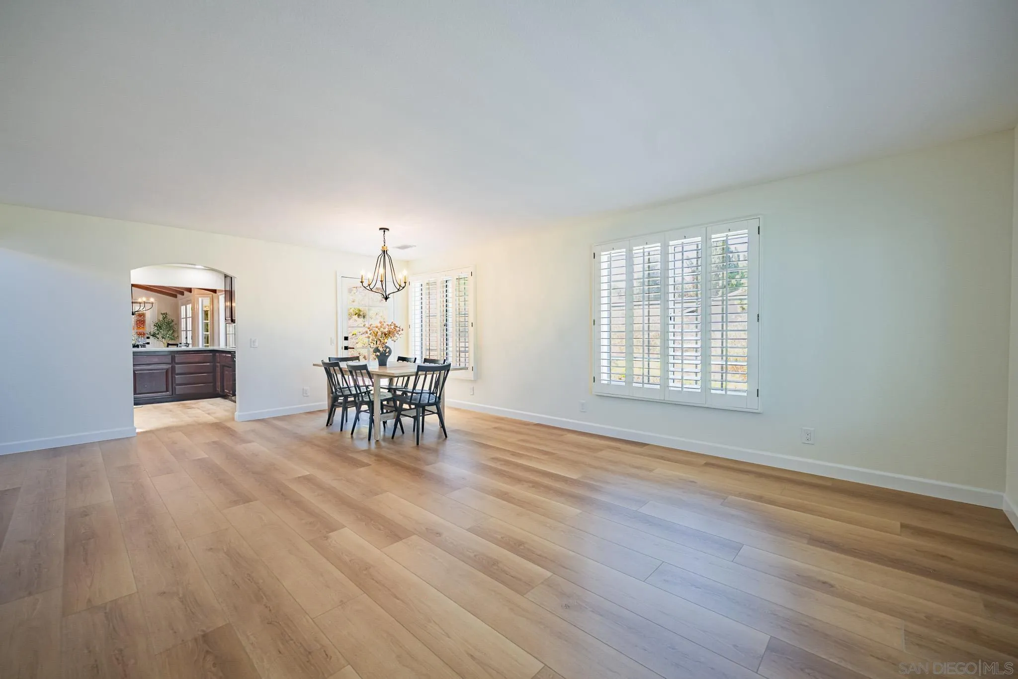 https://cdn.realtyfeed.com/cdn/127/260018471/f2a4174bf97959af57db25d410f5f325.webp