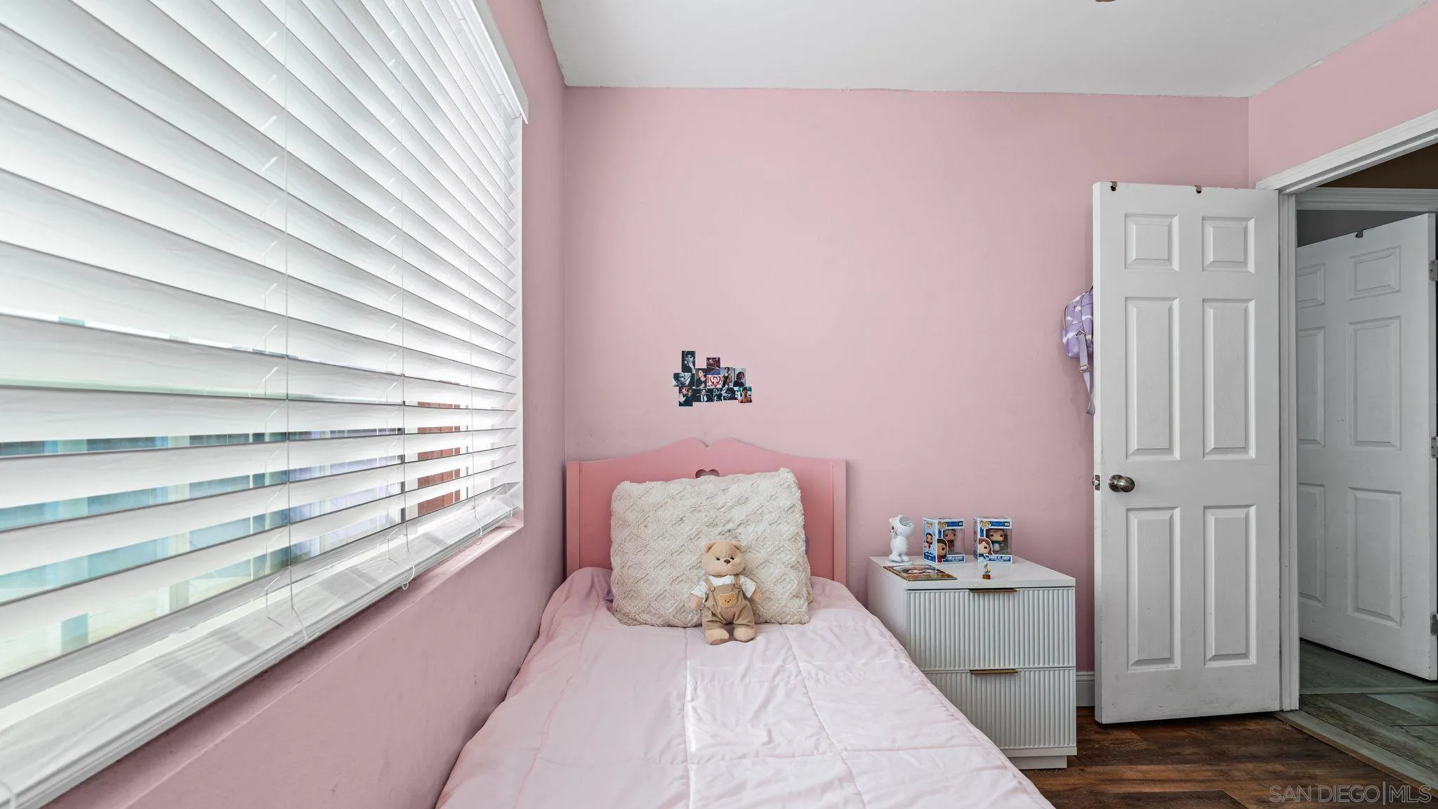 https://cdn.realtyfeed.com/cdn/127/260018472/cd137159dc0435c01c1d201a6c8fb8b0.webp