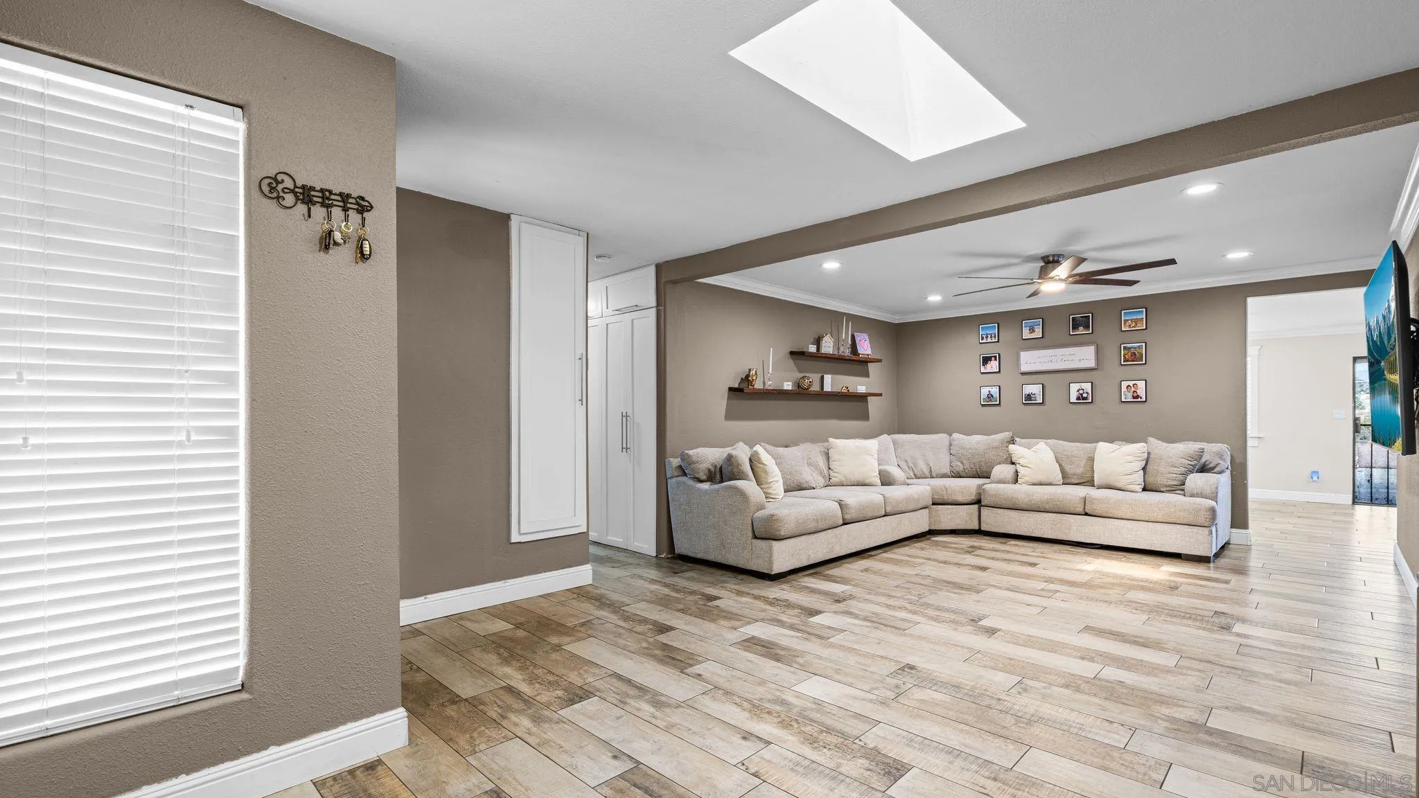 https://cdn.realtyfeed.com/cdn/127/260018472/f3c29b0d04f359632ba42357bd42778e.webp