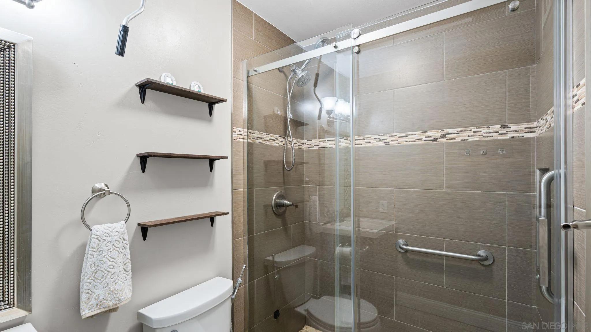 https://cdn.realtyfeed.com/cdn/127/260018472/f83fb003f2a30c62332388b45c8350f3.webp