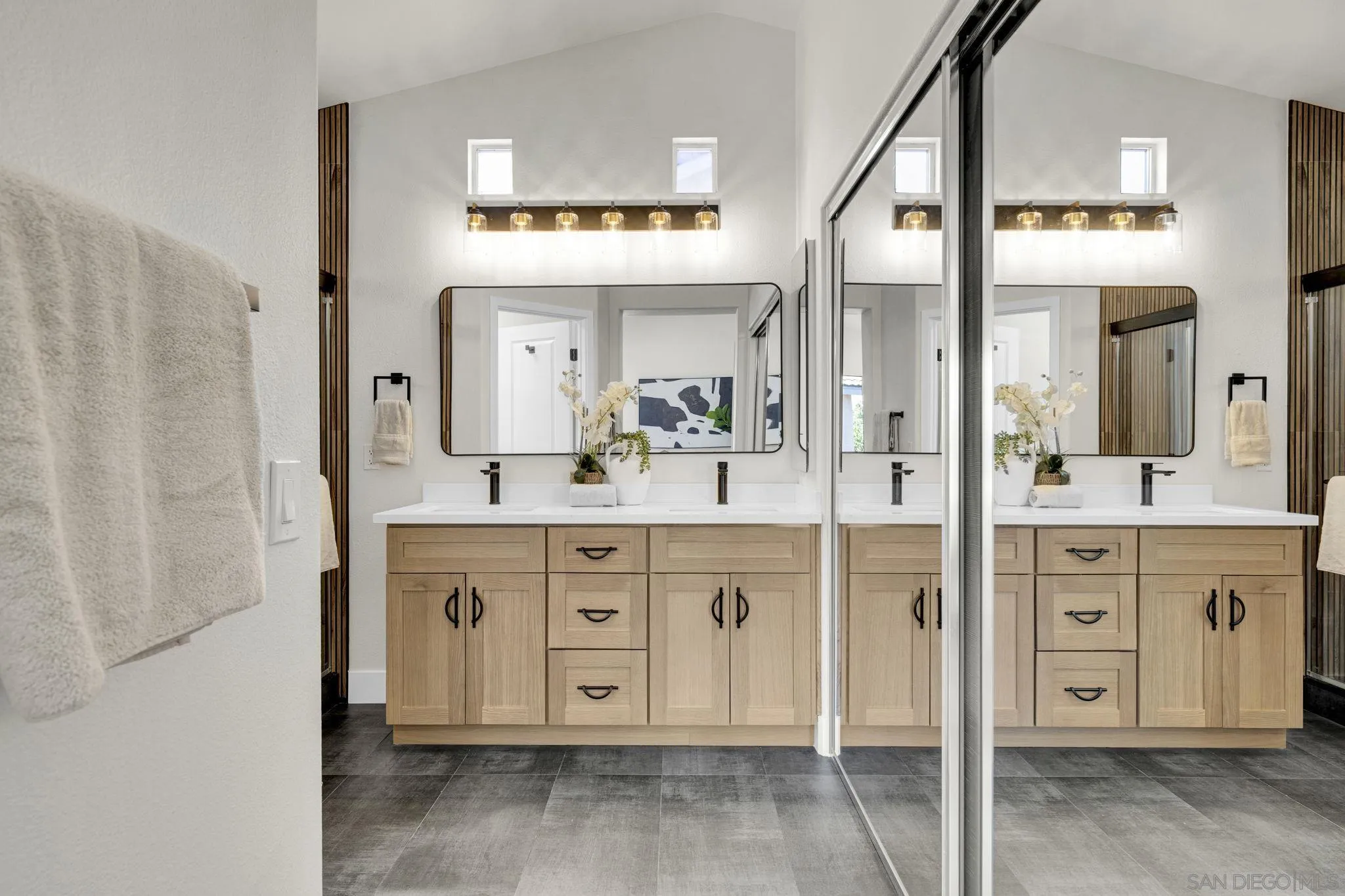 https://cdn.realtyfeed.com/cdn/127/260018474/203005a1d8eabfaf9c34f2a411037321.webp