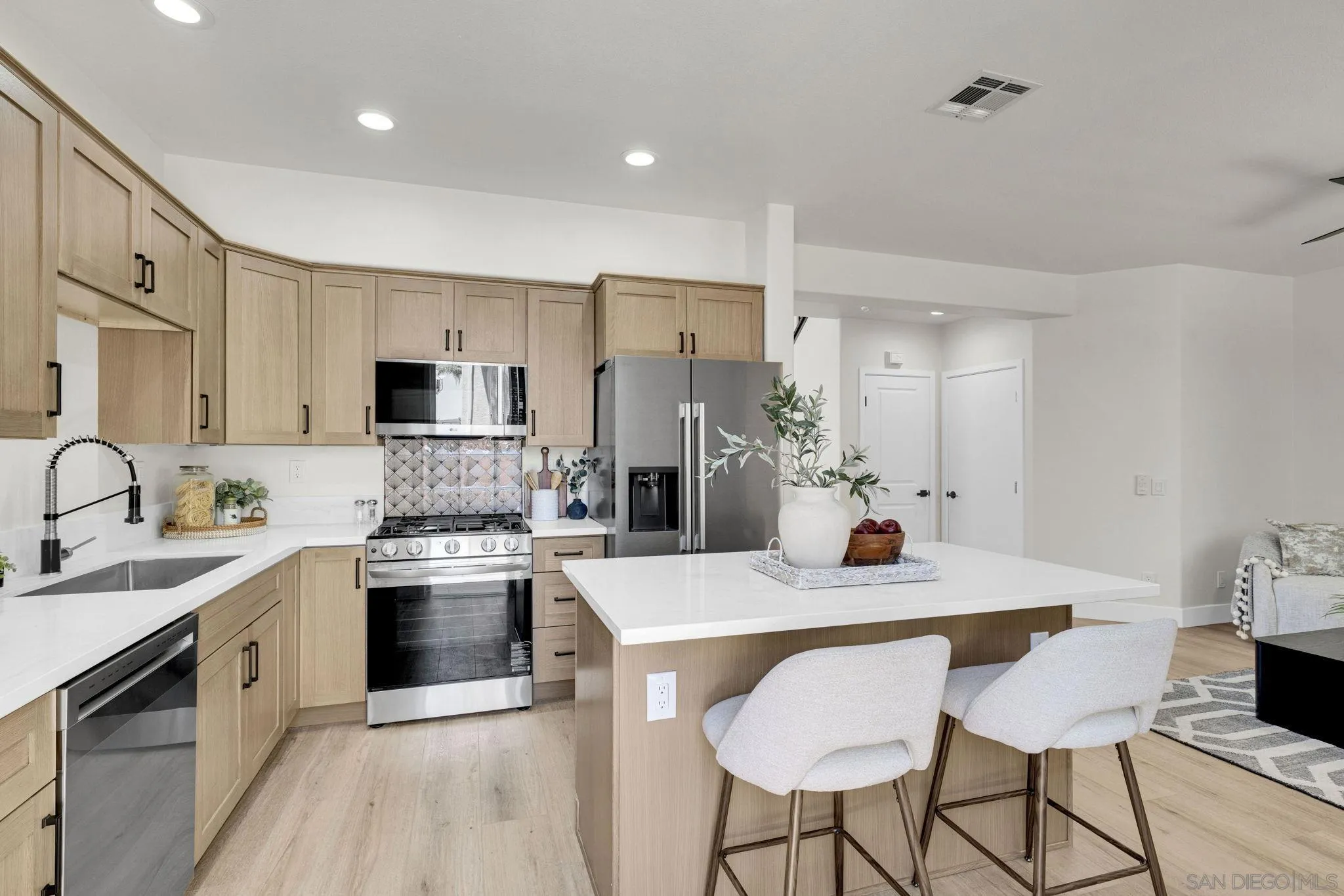 https://cdn.realtyfeed.com/cdn/127/260018474/565c37b8f1d5ac23f7cac29335462529.webp