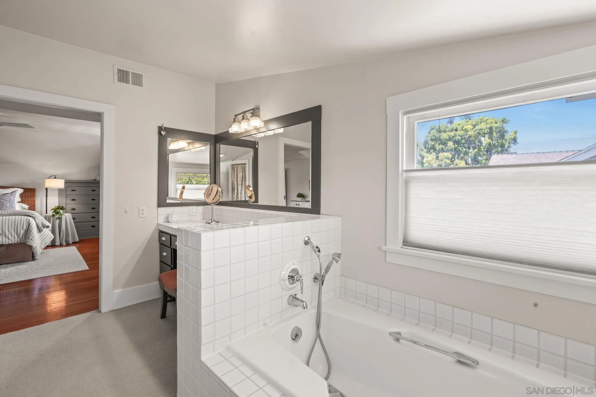 https://cdn.realtyfeed.com/cdn/127/260018482/2ad264c573e51688d590fa89ce2ea710.webp