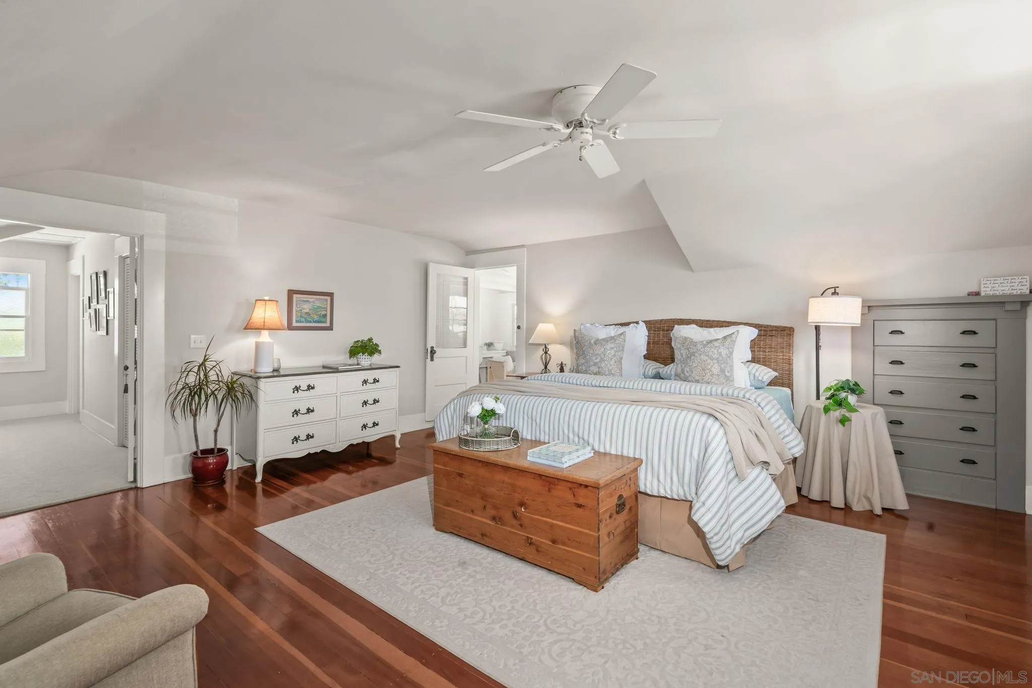 https://cdn.realtyfeed.com/cdn/127/260018482/36f363de1e8ee59d1eebcd1ac55da0b0.webp