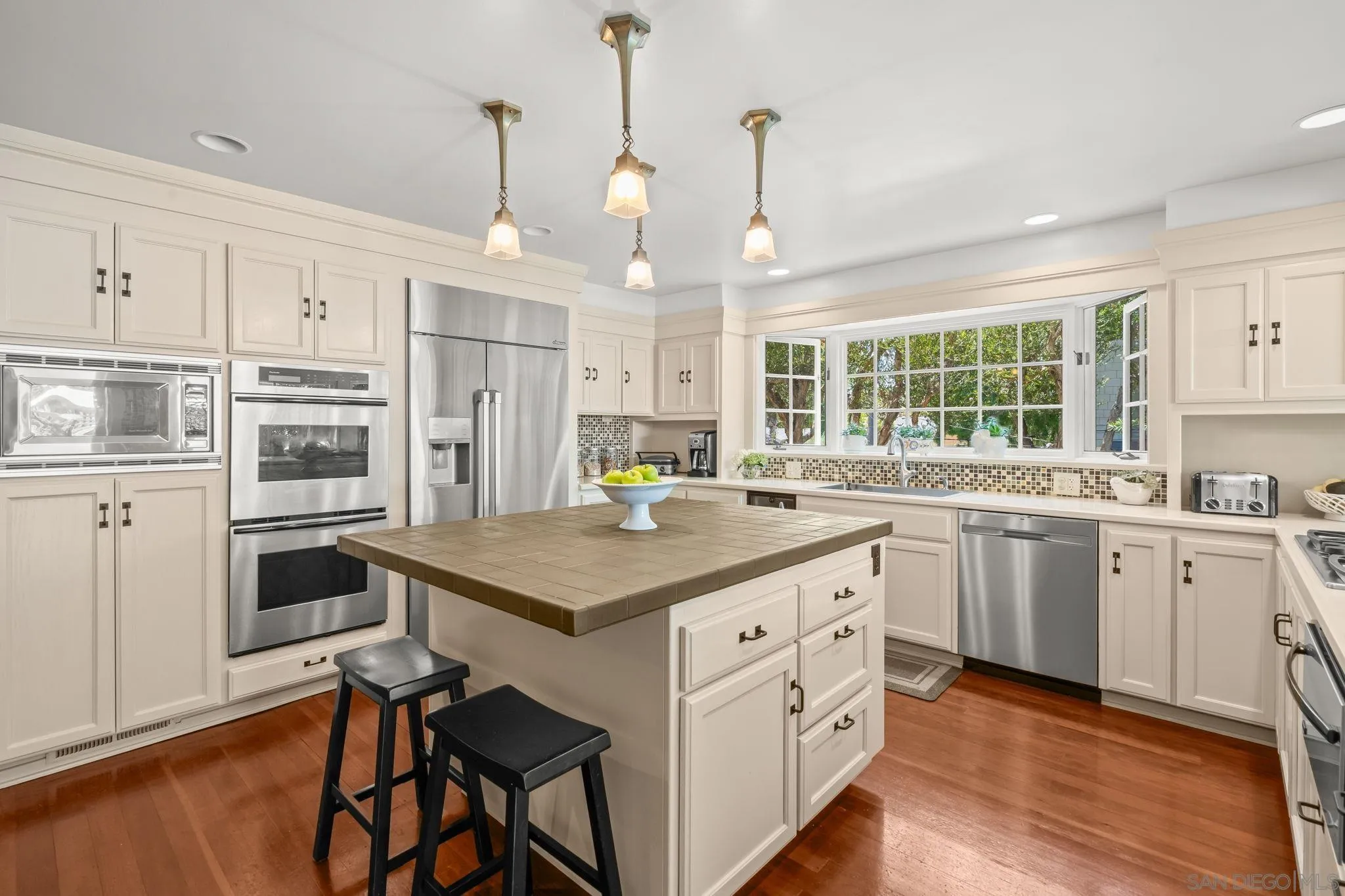 https://cdn.realtyfeed.com/cdn/127/260018482/532b117ee9a9441a80b449d00c65ac52.webp