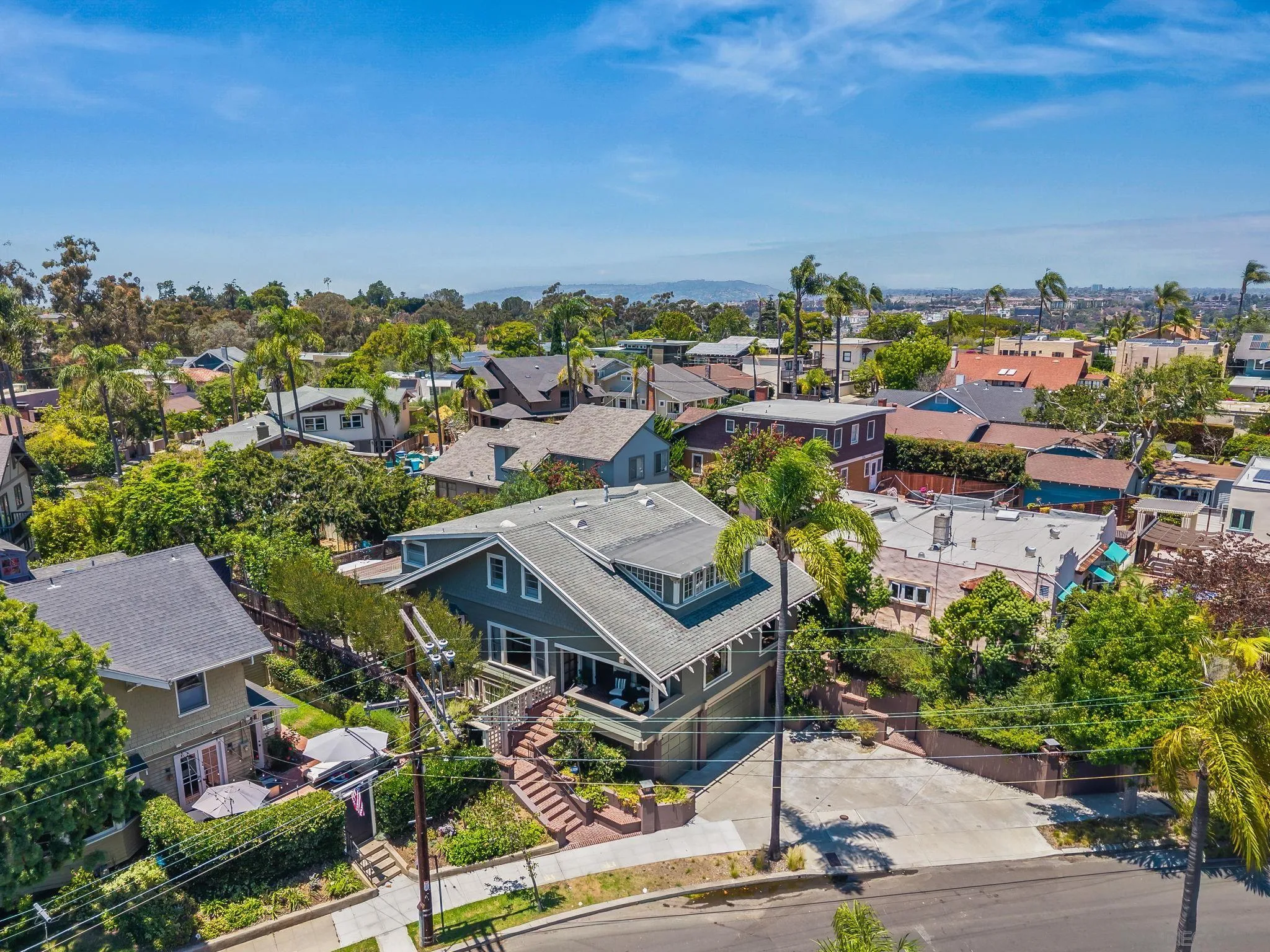 https://cdn.realtyfeed.com/cdn/127/260018482/6f9816adb36992a1a8e878dcdb8dd9b7.webp