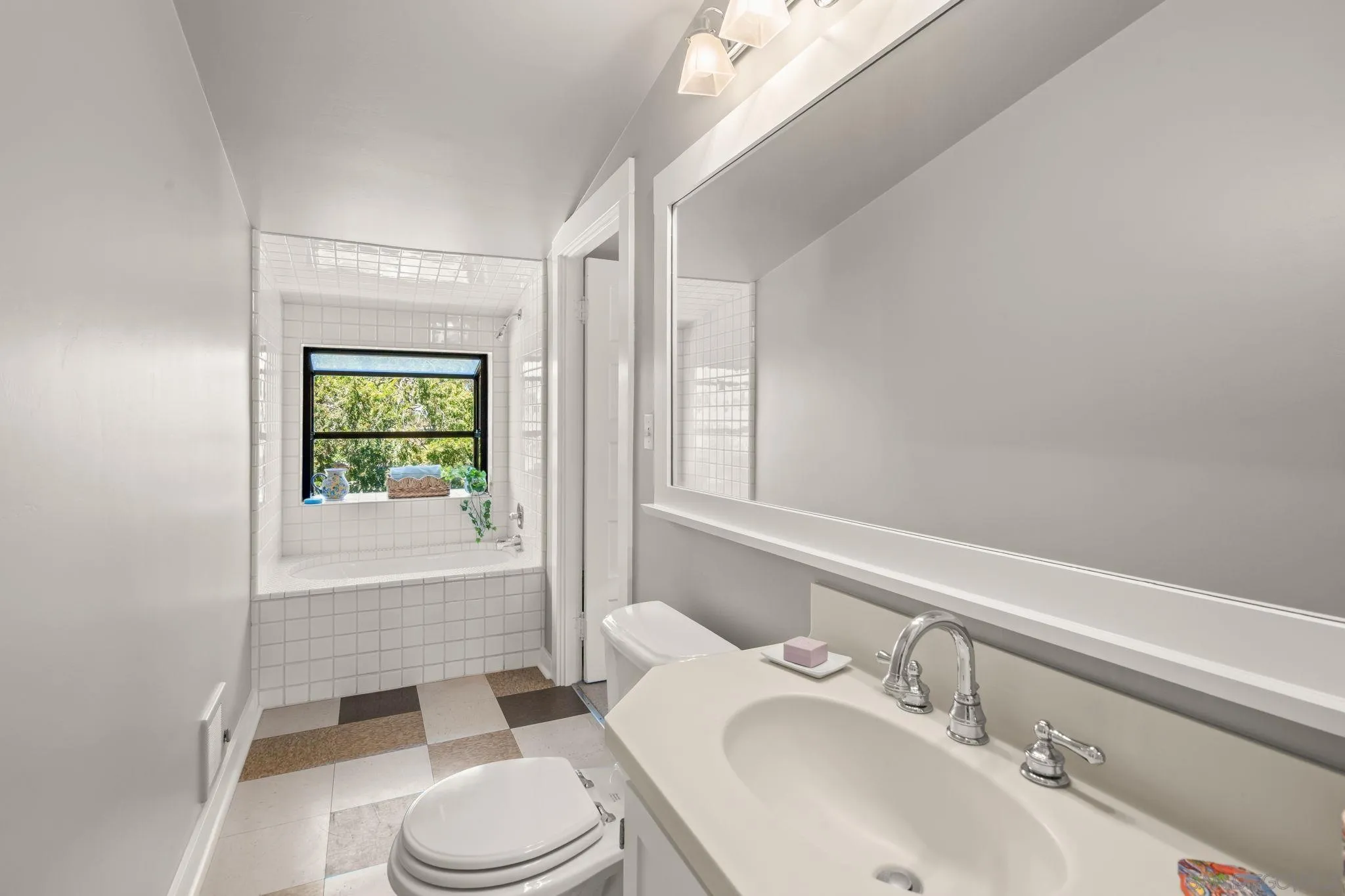 https://cdn.realtyfeed.com/cdn/127/260018482/a9dd25724d591e4962fce97ea8cfe2bf.webp