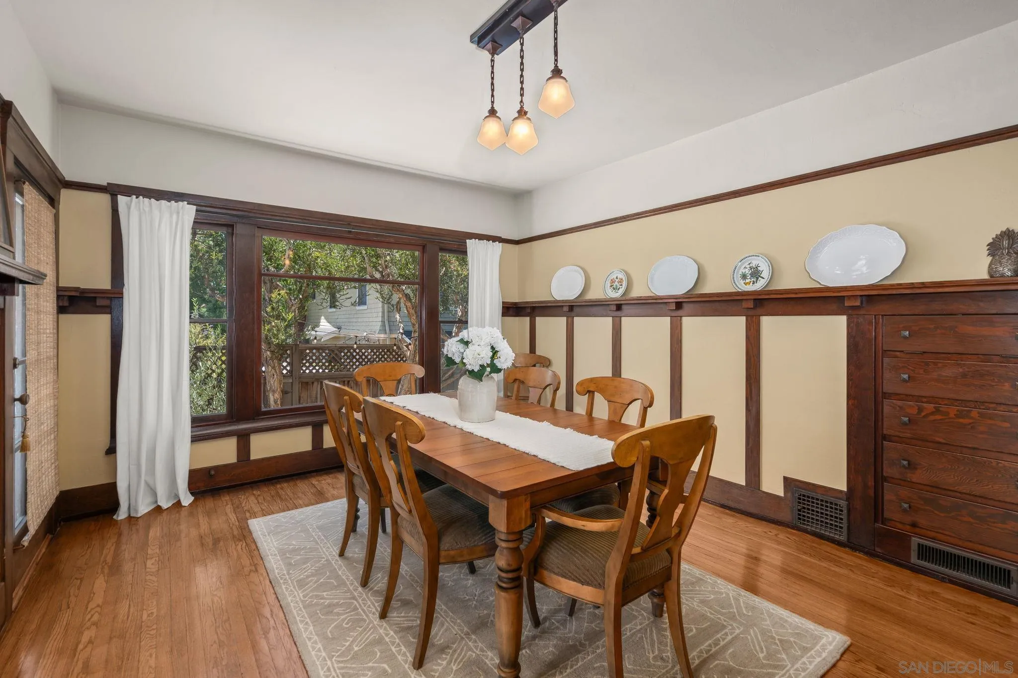 https://cdn.realtyfeed.com/cdn/127/260018482/ac077d76aab62de810fde01ce1e8f3d1.webp