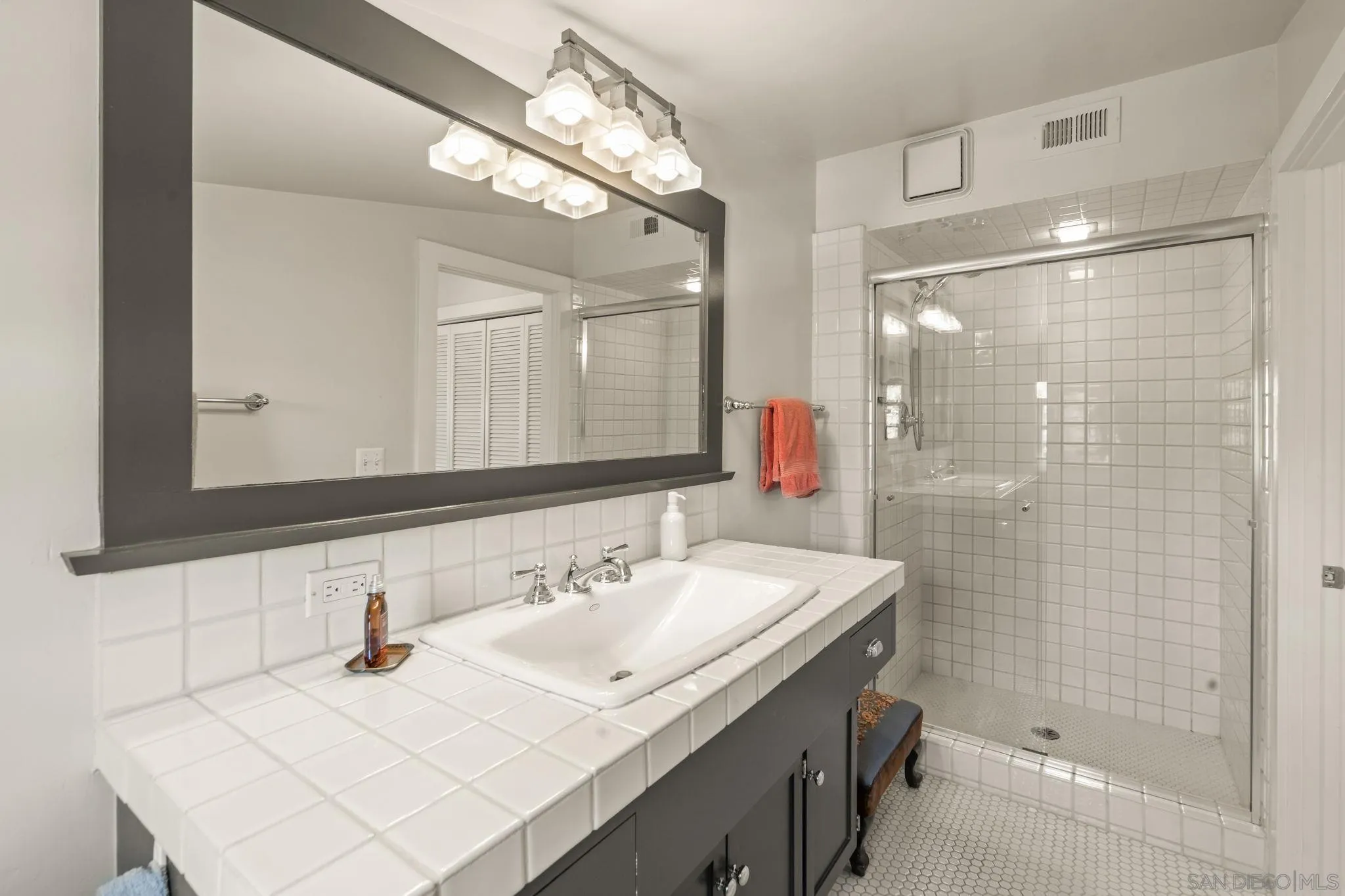 https://cdn.realtyfeed.com/cdn/127/260018482/d84f02be6da53968bf3337935cb15ea3.webp