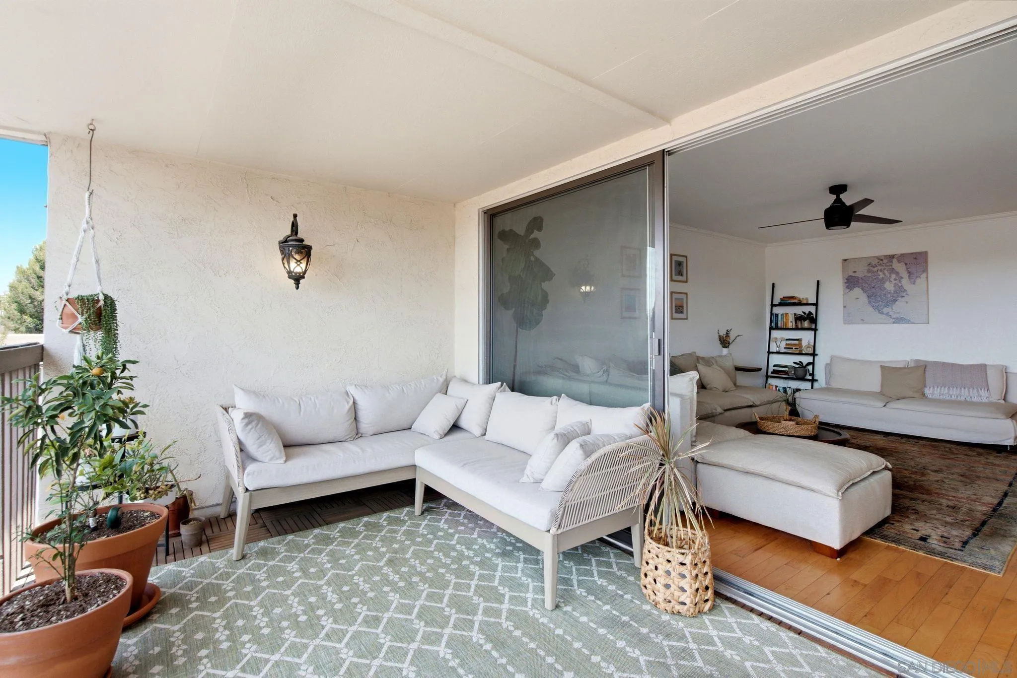https://cdn.realtyfeed.com/cdn/127/260018491/f60cdd505dc648d1b4438f2c5568c478.webp