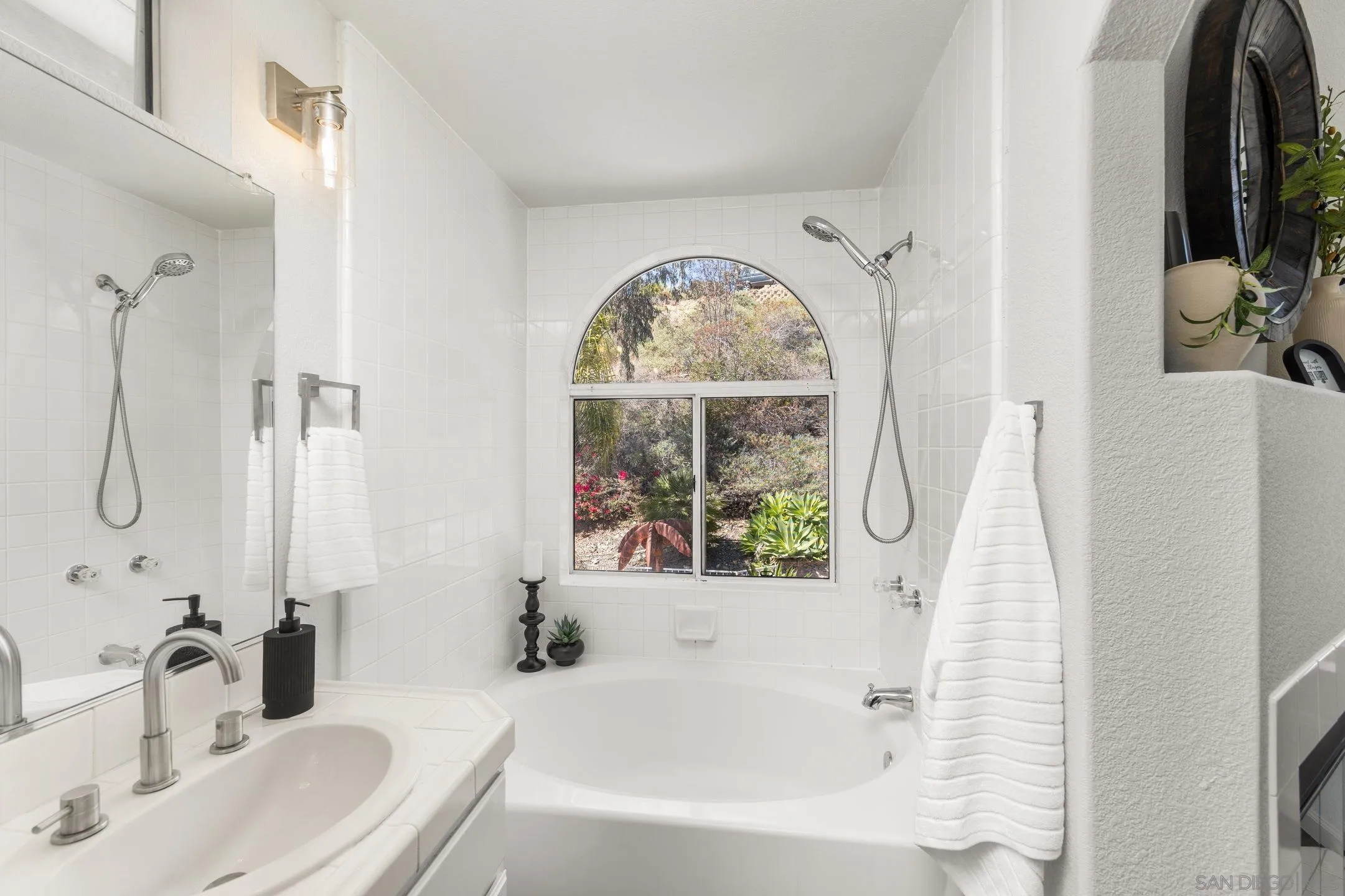 https://cdn.realtyfeed.com/cdn/127/260018494/0564e17ea04c9db6bd9686762e81bb63.webp