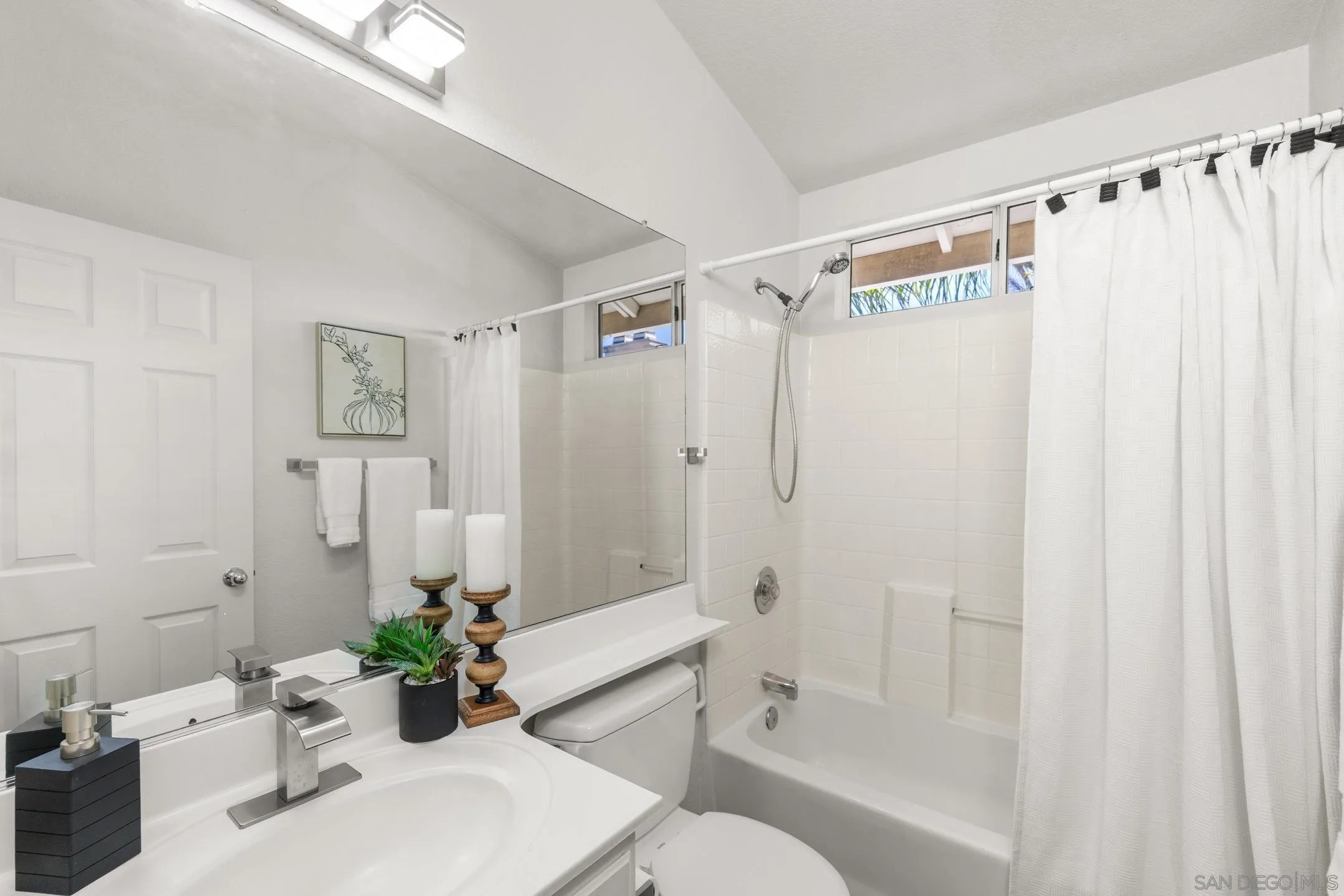 https://cdn.realtyfeed.com/cdn/127/260018494/2389d1da8007d32f1f0ac62e3593a29e.webp