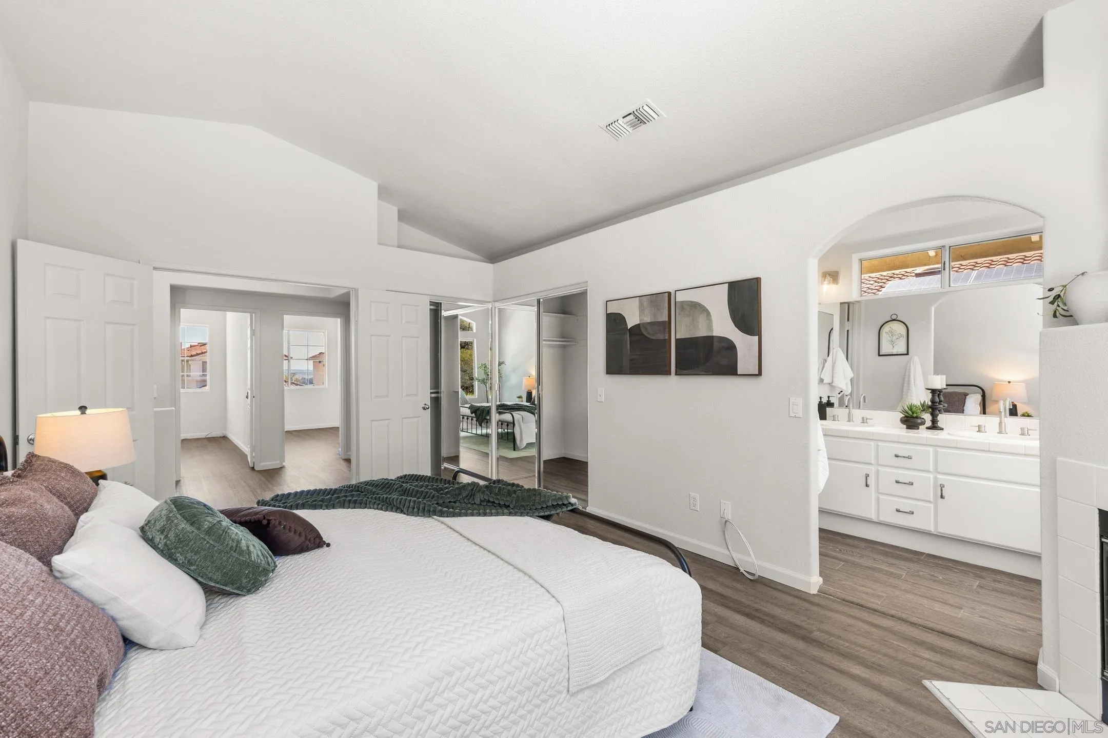 https://cdn.realtyfeed.com/cdn/127/260018494/4ec684fdbf8c35ffd924cc71b6642f20.webp
