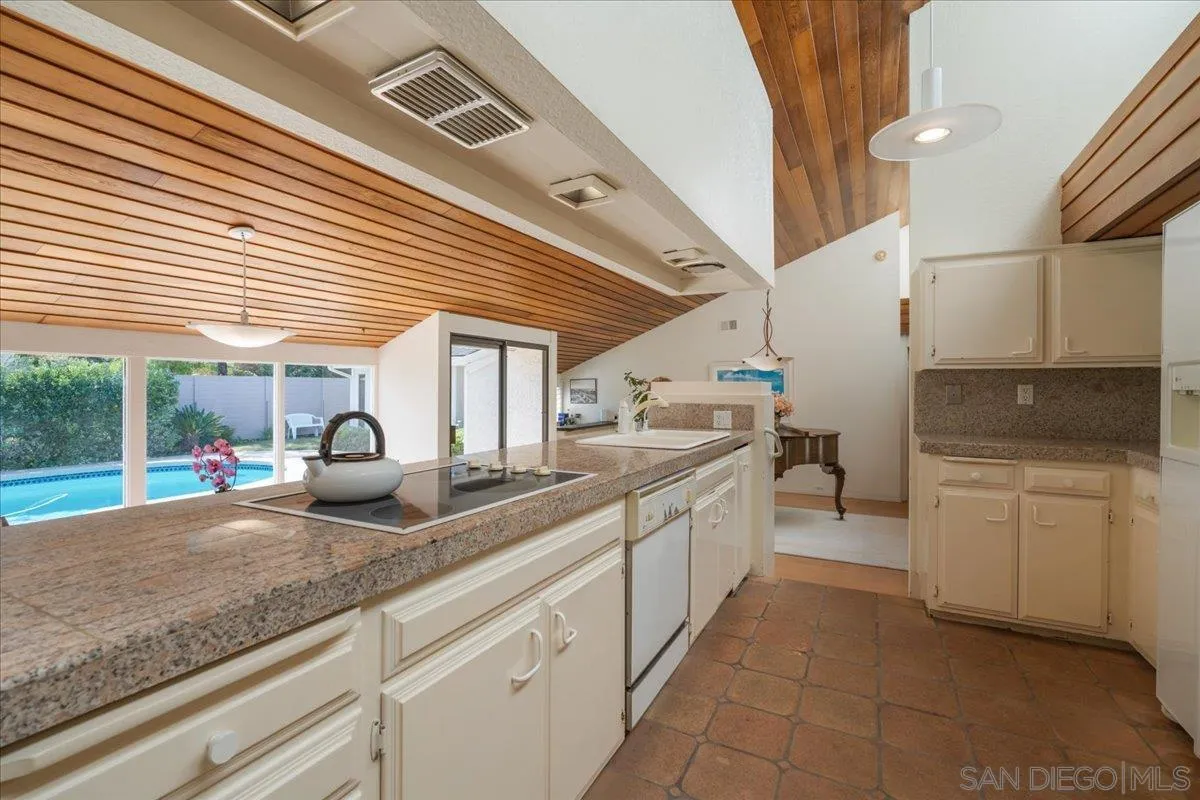 https://cdn.realtyfeed.com/cdn/127/260018499/29130fc7844e22420004542c146bf364.webp