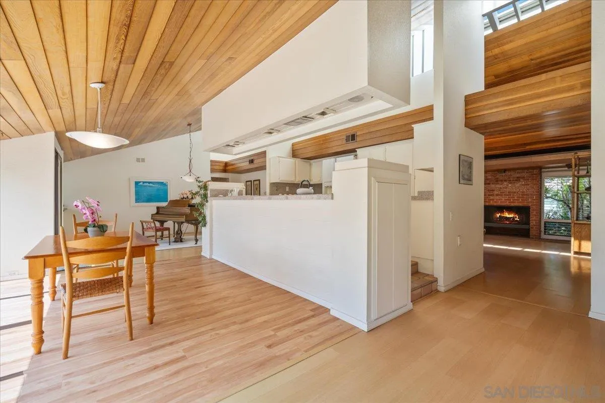 https://cdn.realtyfeed.com/cdn/127/260018499/ea0e51ef16ba8b634c6b9b73df6e3812.webp