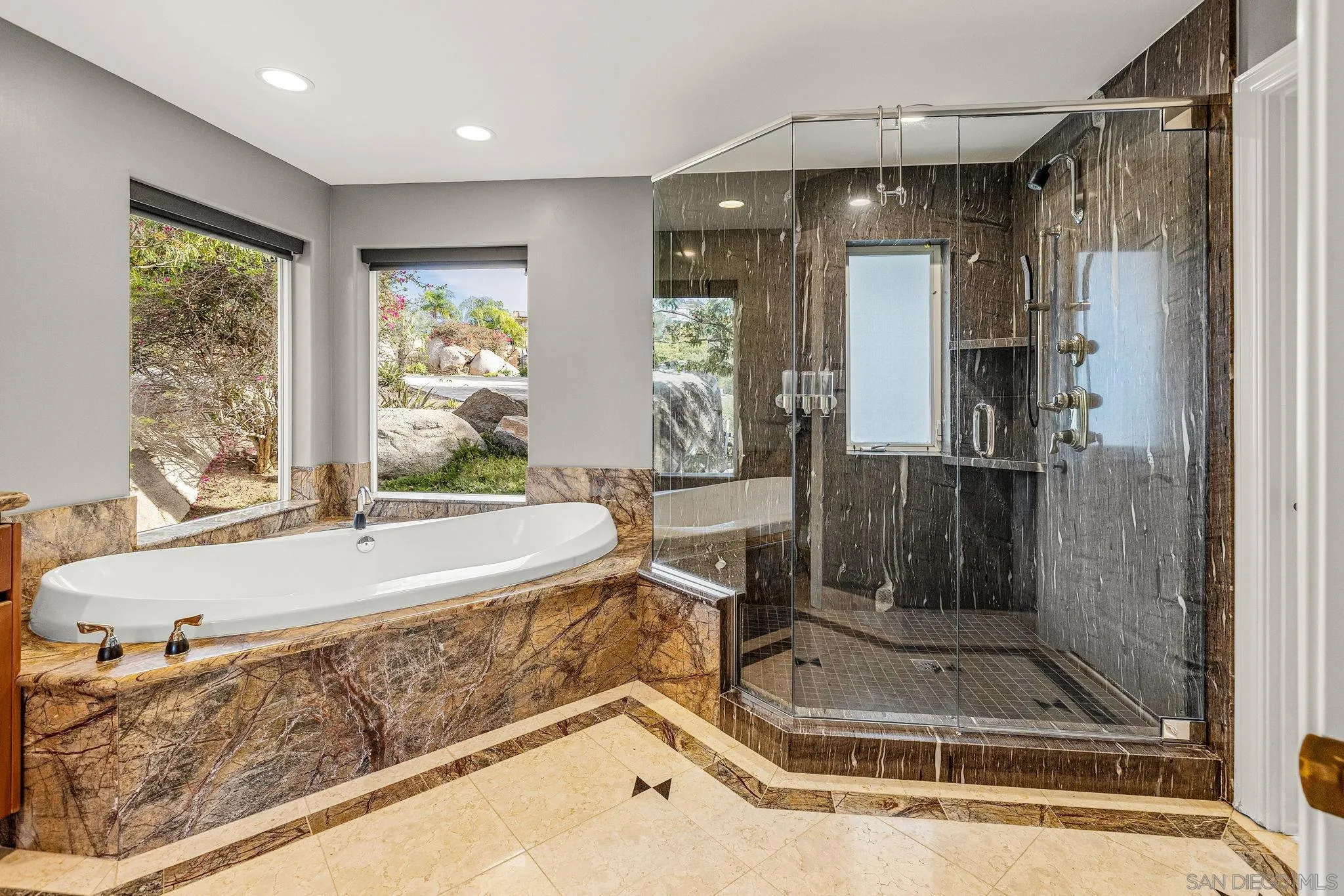 https://cdn.realtyfeed.com/cdn/127/260018500/2ca8586eb8d2ac005033bbf9cf6c3b83.webp