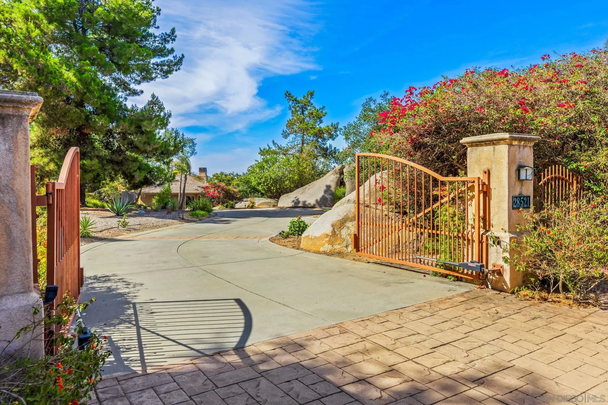 https://cdn.realtyfeed.com/cdn/127/260018500/4bf471bde7c845cbdd25e015a72e0cc1.webp