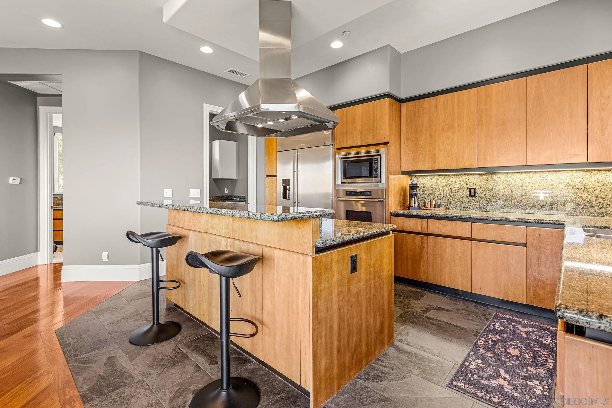 https://cdn.realtyfeed.com/cdn/127/260018500/9d9eff0b9960f7cf04c92db5dacd9f21.webp