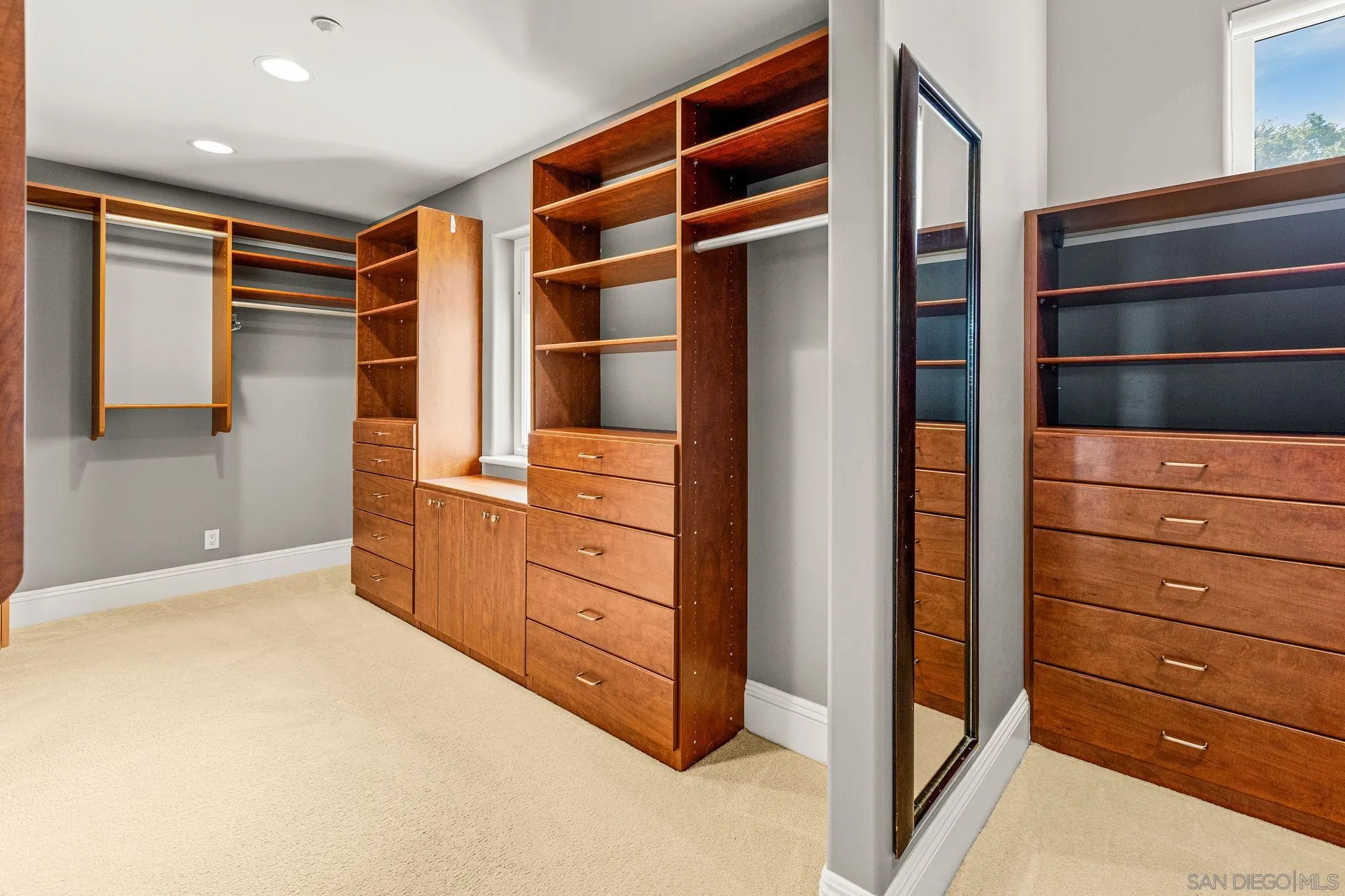 https://cdn.realtyfeed.com/cdn/127/260018500/d0f92c172fcf547a7efc33cda13ce9d3.webp