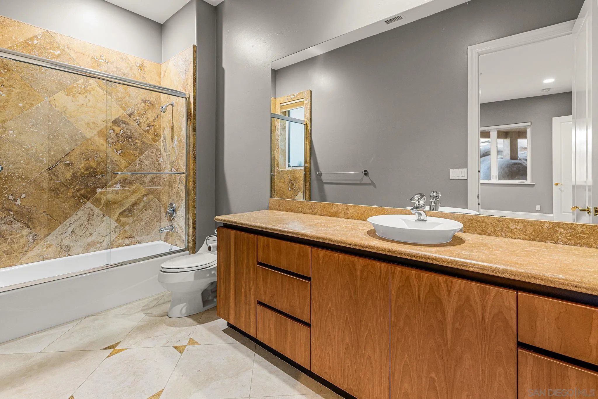 https://cdn.realtyfeed.com/cdn/127/260018500/f19c3d7d10e7a5e353c911e4ed9c0232.webp