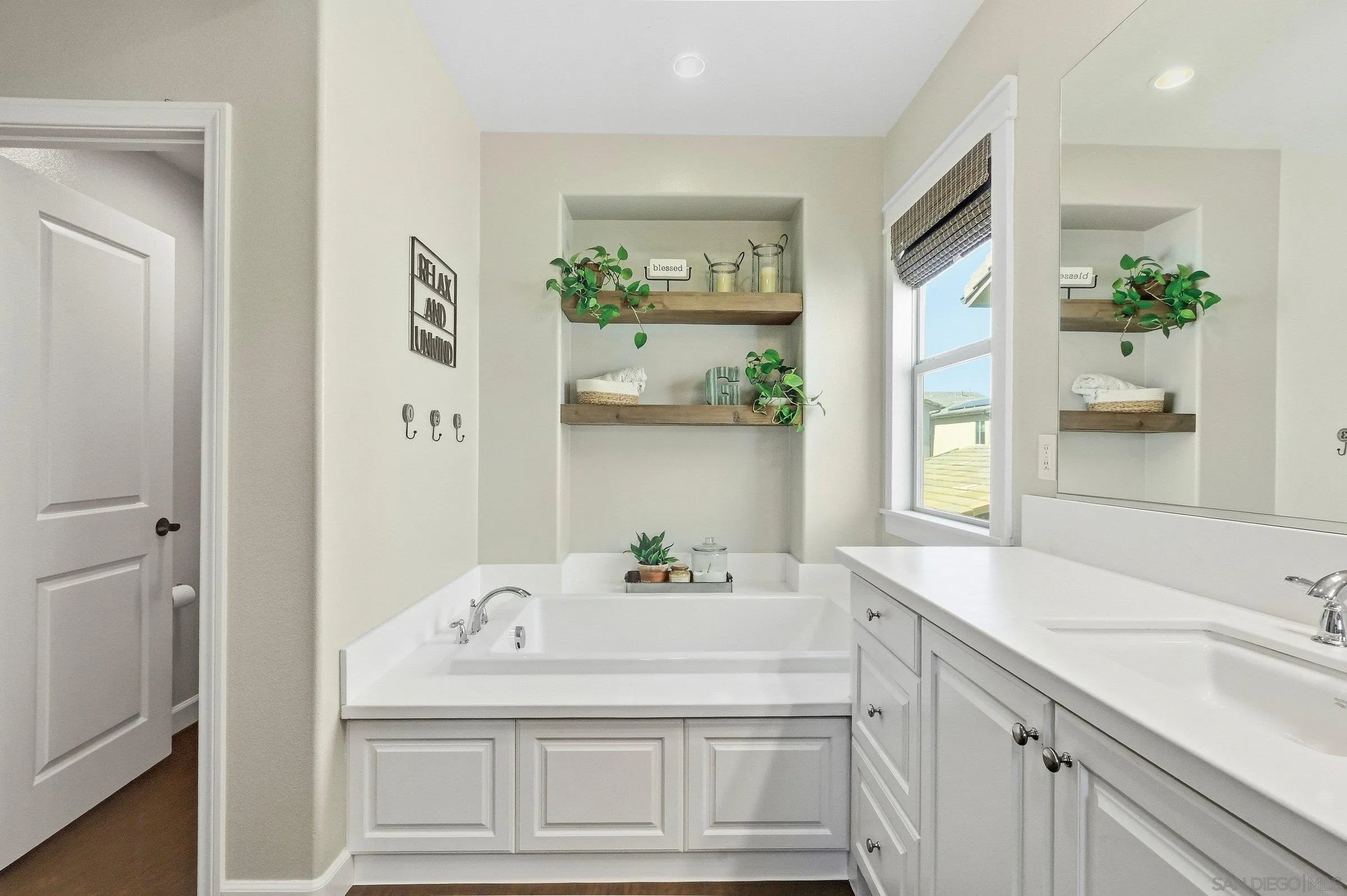 https://cdn.realtyfeed.com/cdn/127/260018501/18334ba6ab7368d80e63b5ebb72c4d7f.webp
