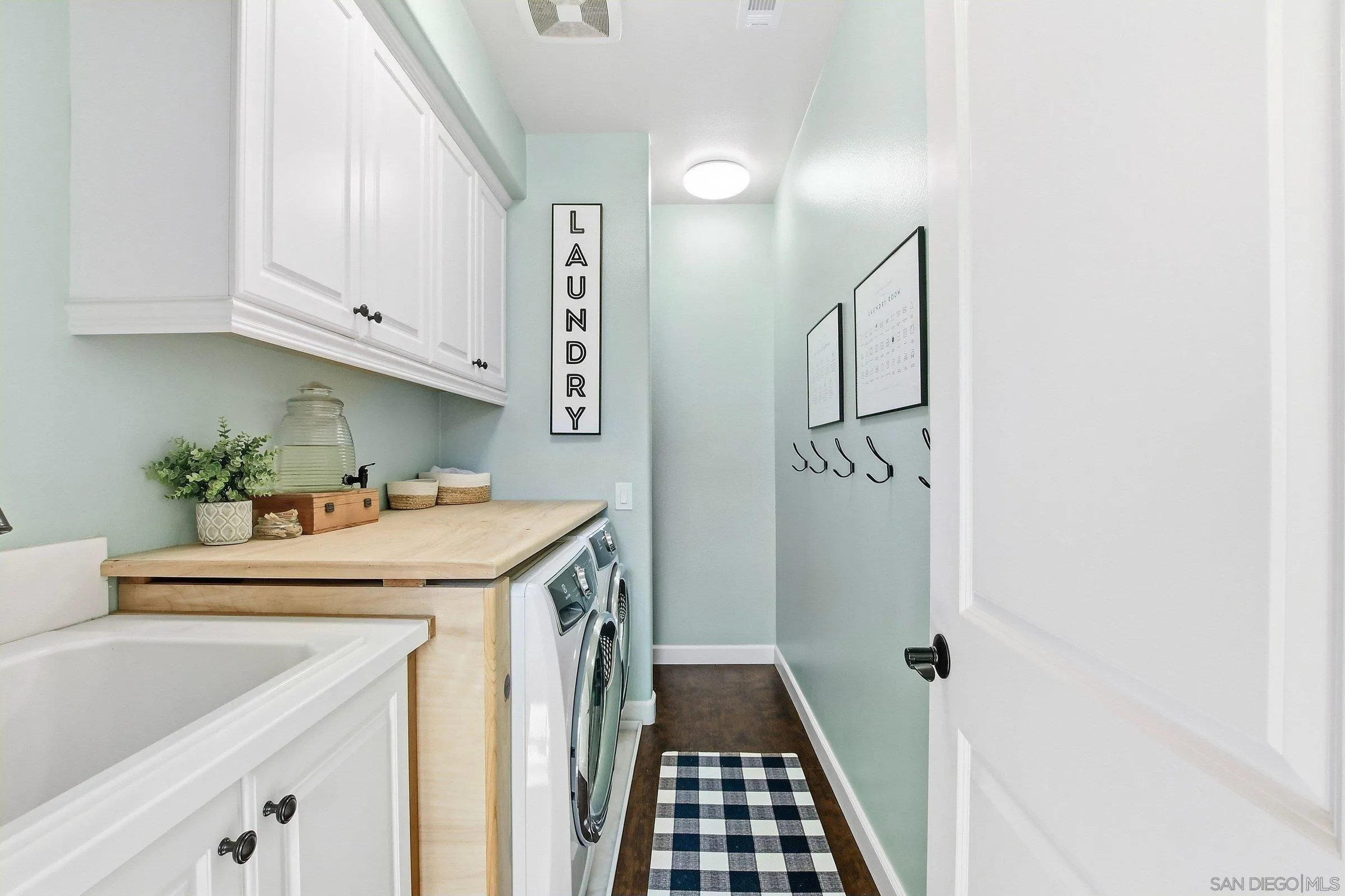 https://cdn.realtyfeed.com/cdn/127/260018501/2d17df9ac767f41c80a39e00333511c8.webp