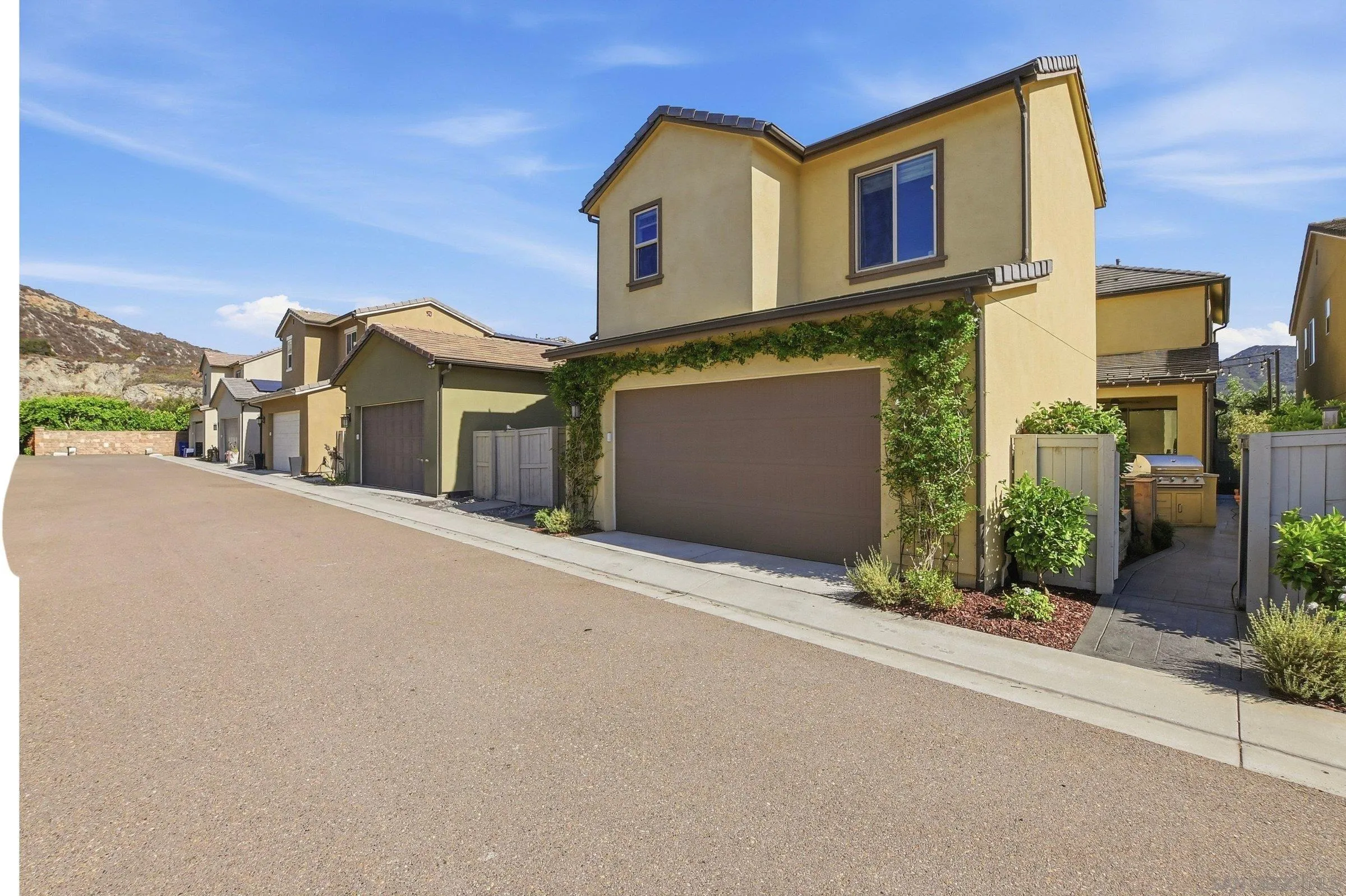 https://cdn.realtyfeed.com/cdn/127/260018501/2e482b3881fc10f123bcfe96c0453793.webp