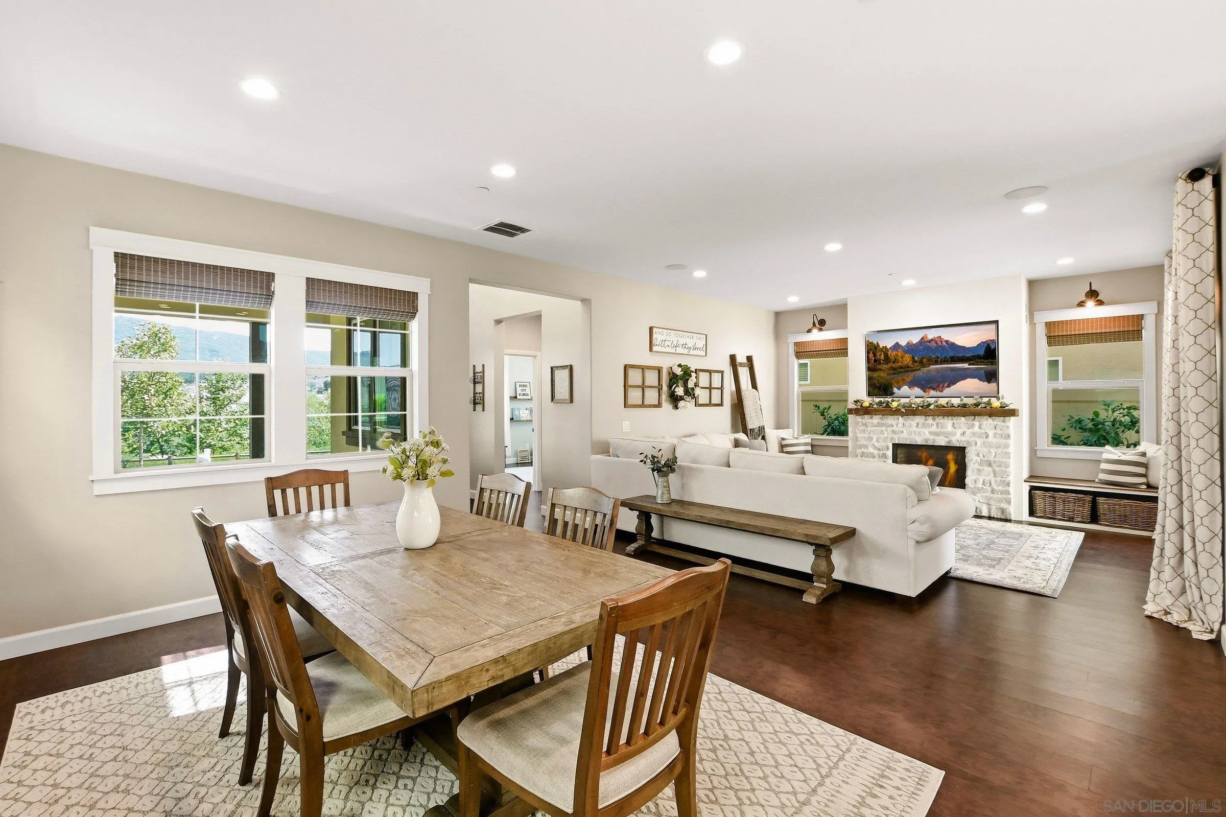 https://cdn.realtyfeed.com/cdn/127/260018501/689c95bb77bdf7118cbbc1ab55265493.webp
