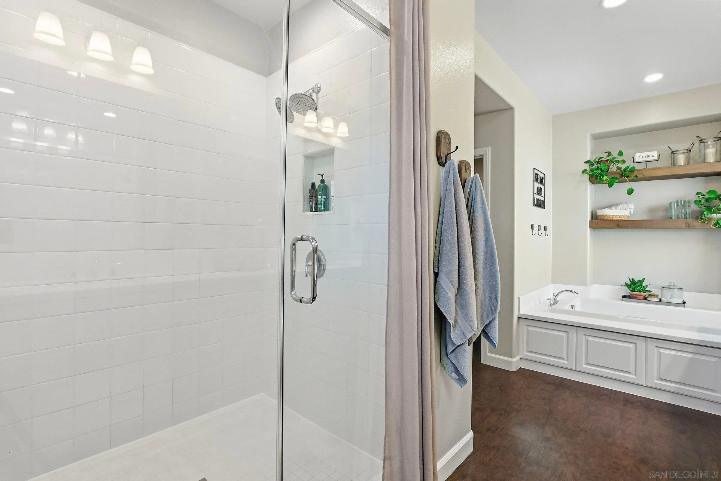 https://cdn.realtyfeed.com/cdn/127/260018501/7b21d3de5581a106f2a4b06aabf0628b.webp