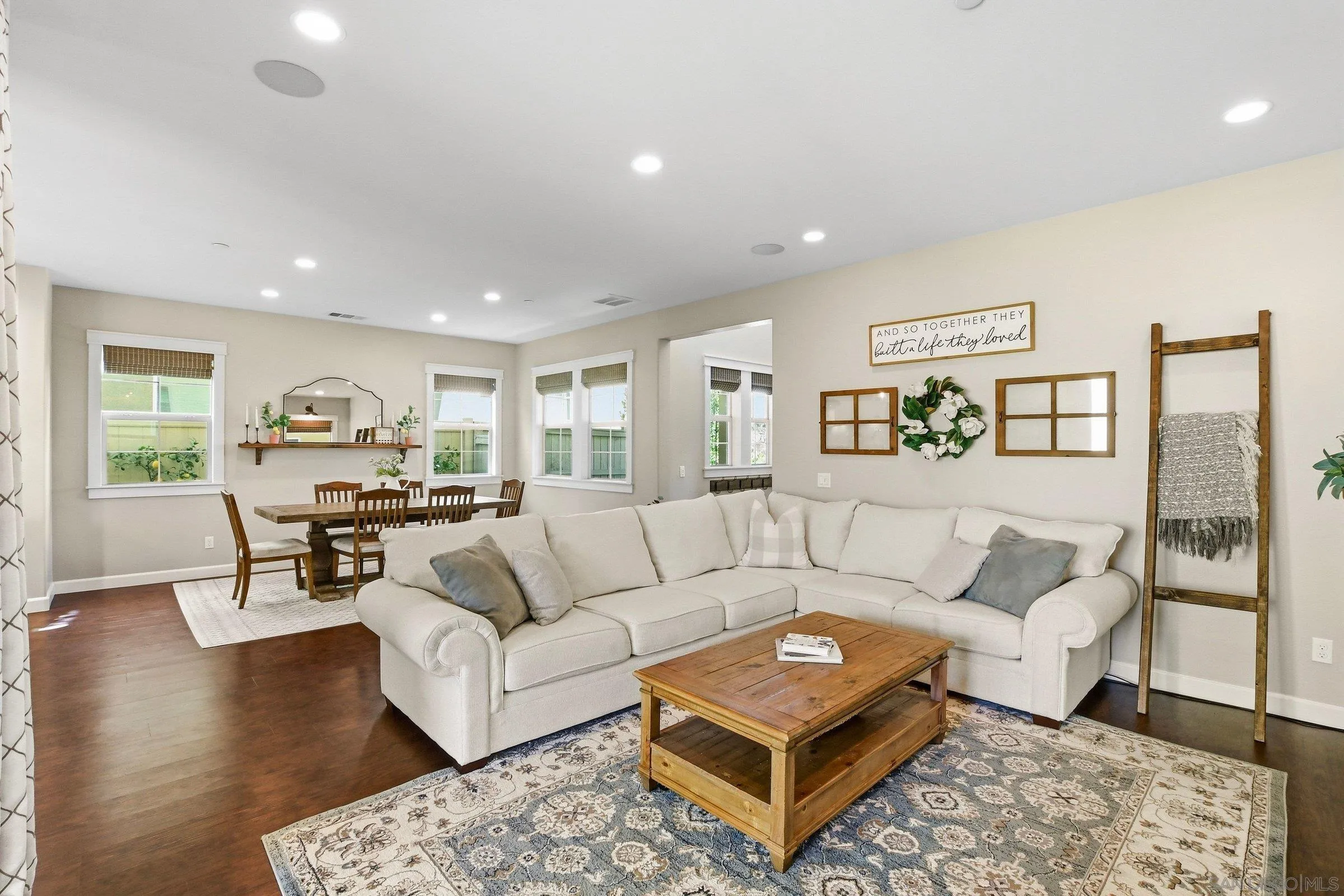 https://cdn.realtyfeed.com/cdn/127/260018501/98cc5e152a3a6a5b56d9318a009b172d.webp