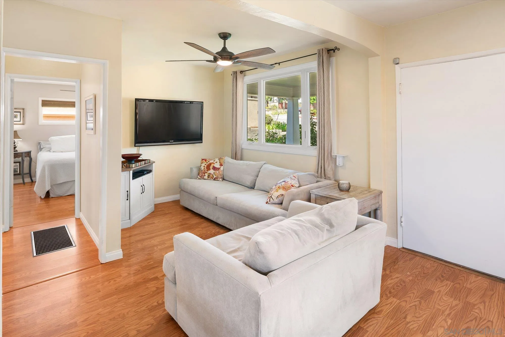 https://cdn.realtyfeed.com/cdn/127/260018502/342ff5de11e143e2a147506610748e84.webp
