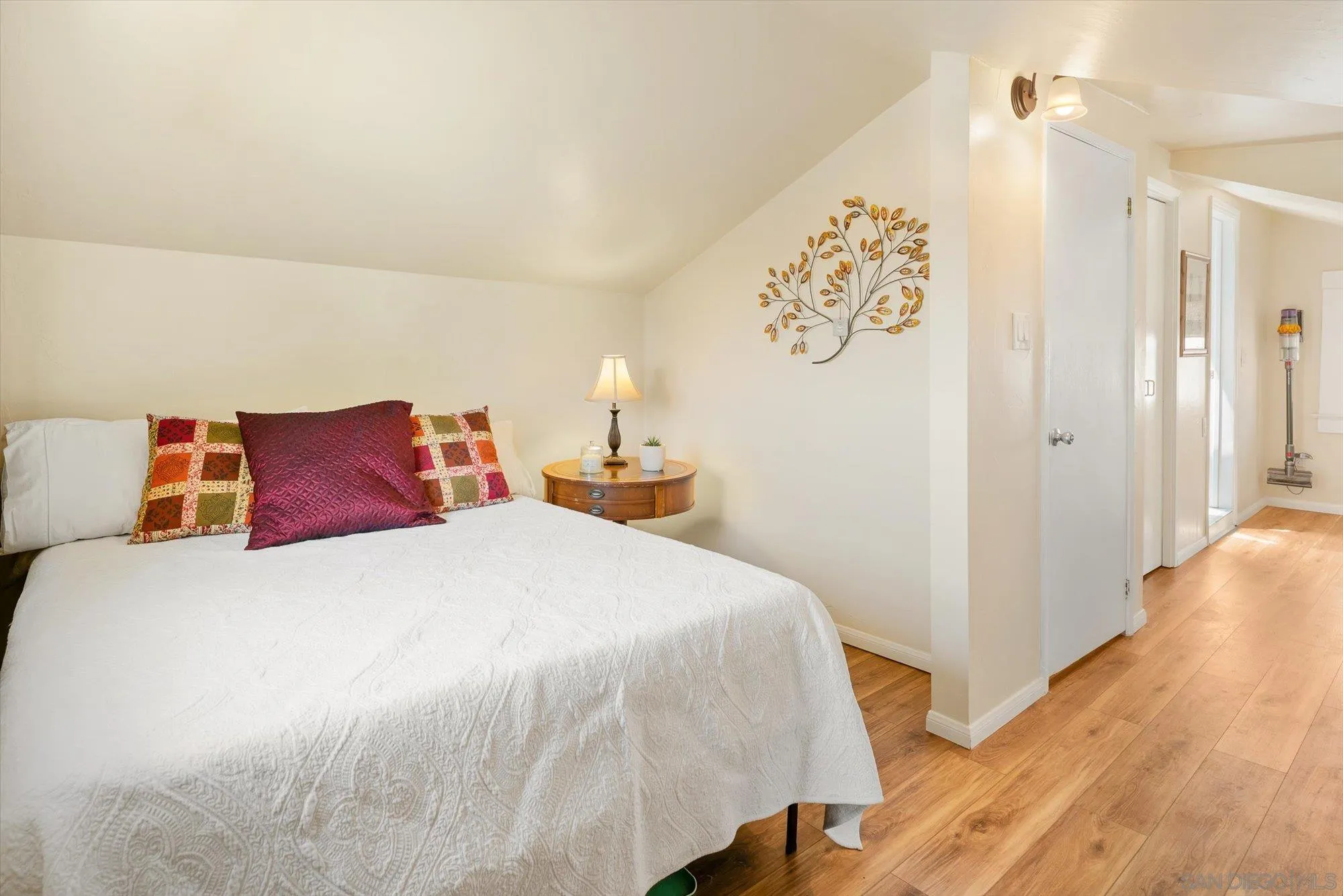 https://cdn.realtyfeed.com/cdn/127/260018502/dfa4d1f88196f7bc0209bac2a0965675.webp