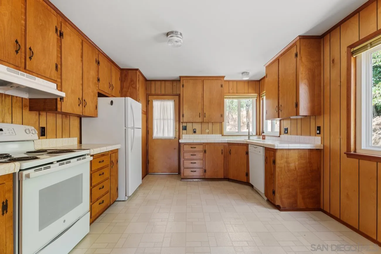 https://cdn.realtyfeed.com/cdn/127/260018507/e6652015bc2a9bb700f11f51baa02275.webp
