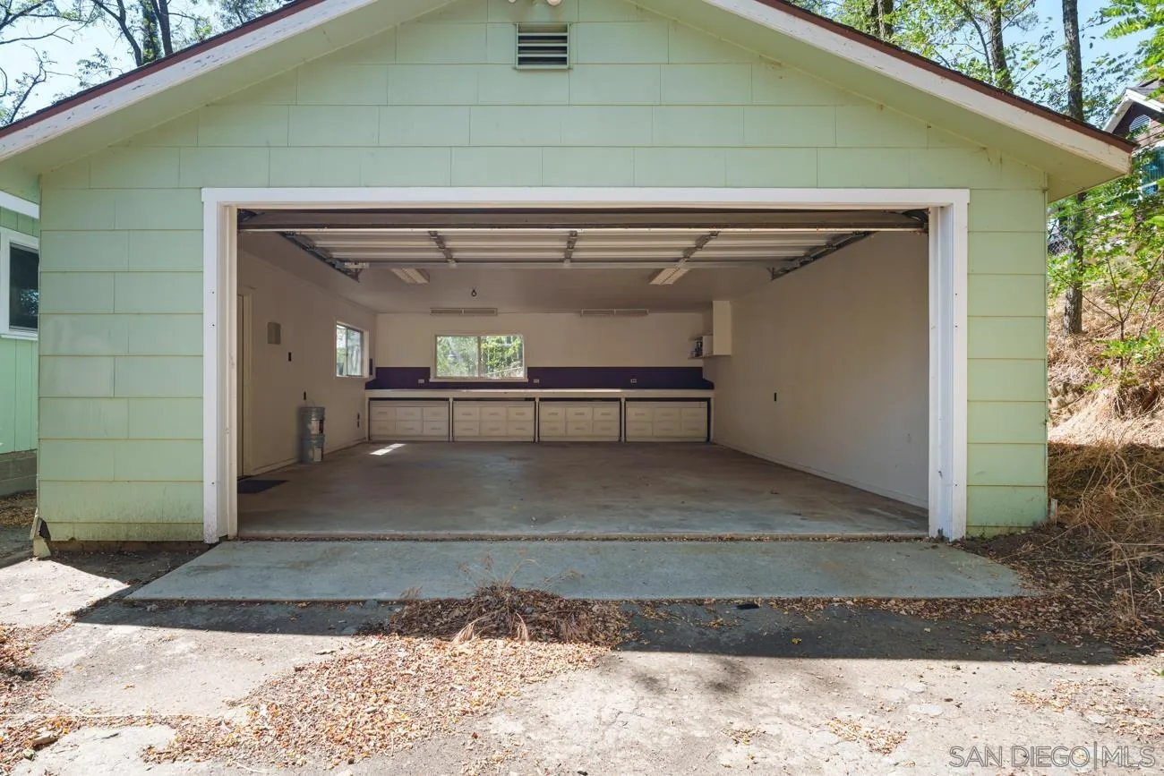 https://cdn.realtyfeed.com/cdn/127/260018507/fc9924ebd26761f4335475f810526494.webp