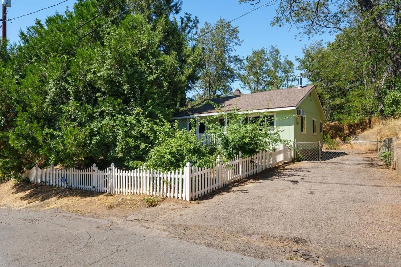 https://cdn.realtyfeed.com/cdn/127/260018507/fe5661d0996305462cf1b665164145b4.webp