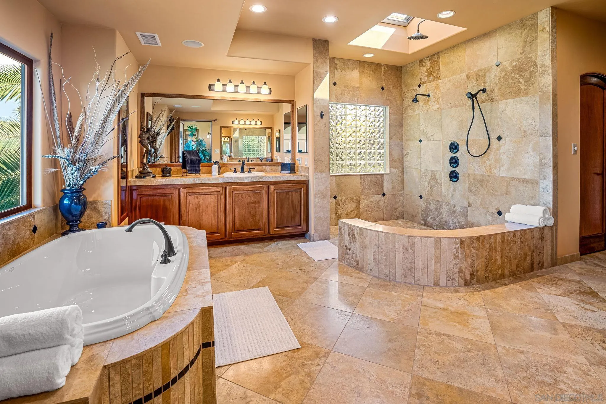 https://cdn.realtyfeed.com/cdn/127/260018511/481819204dfd7524ca421fd0cf1ee0e8.webp
