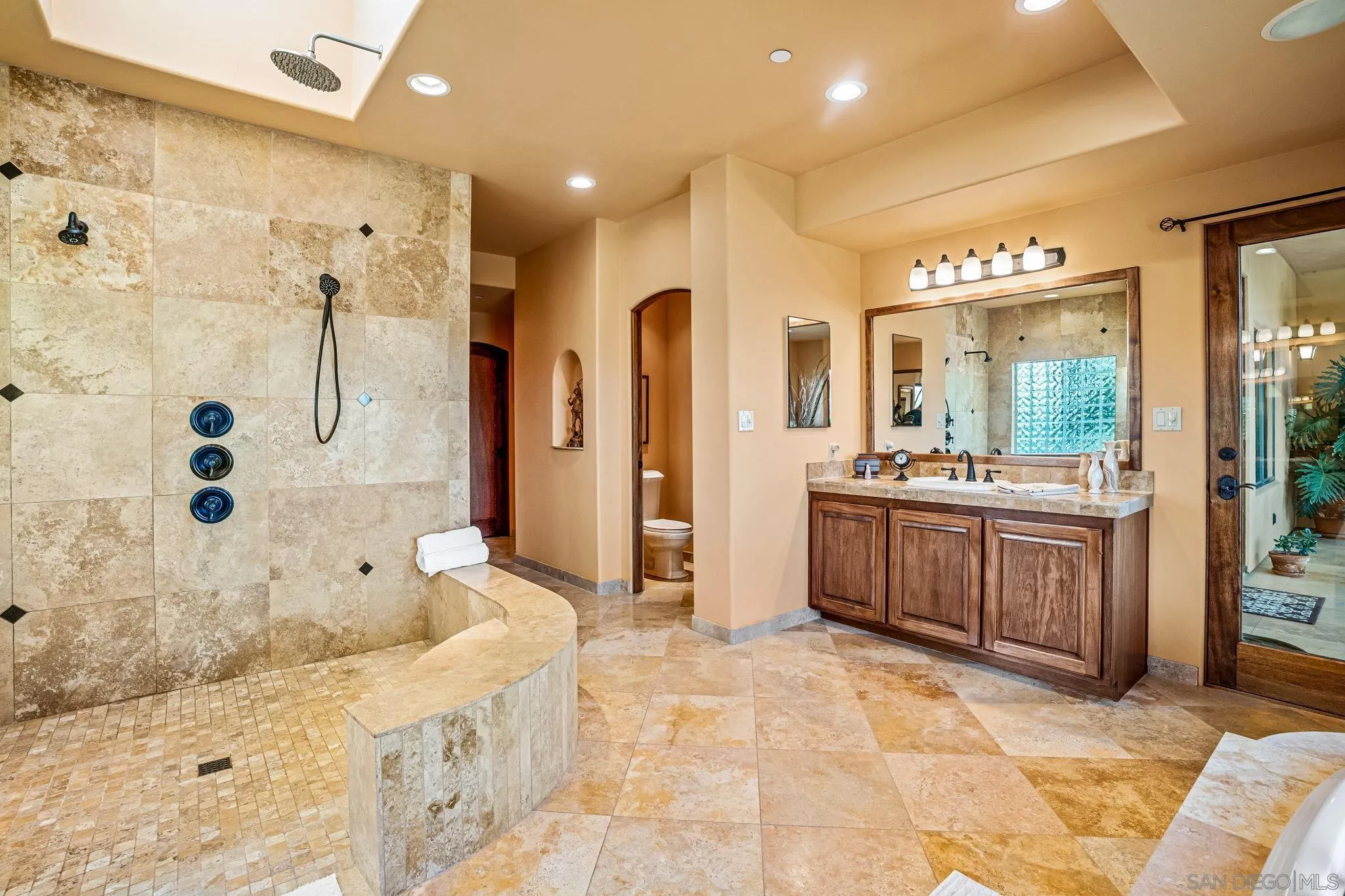 https://cdn.realtyfeed.com/cdn/127/260018511/9dea2b88b8169ad11b38301db87e2296.webp