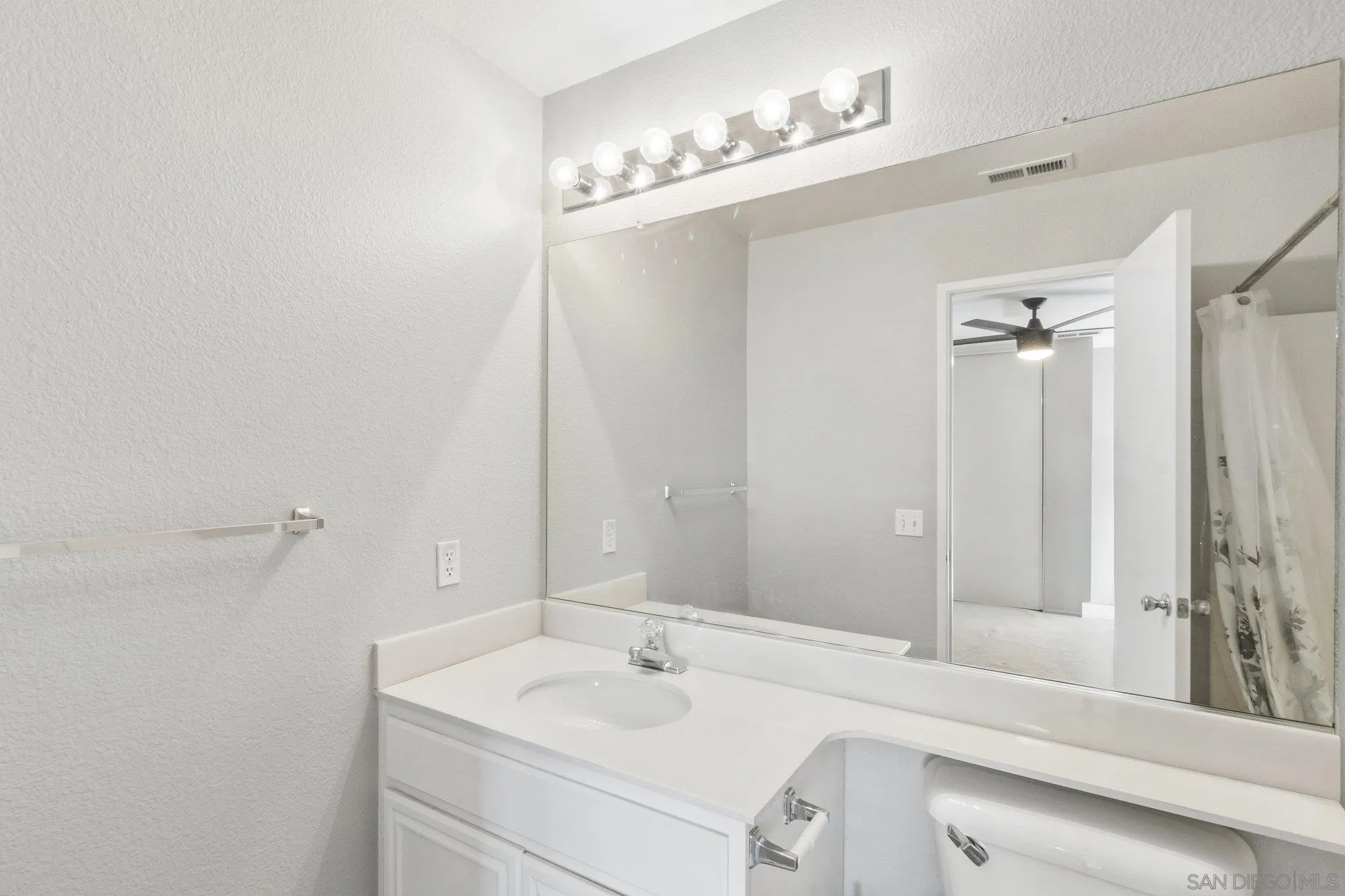 https://cdn.realtyfeed.com/cdn/127/260018515/138db43bf4aa45e39c6d2562d00a8c92.webp