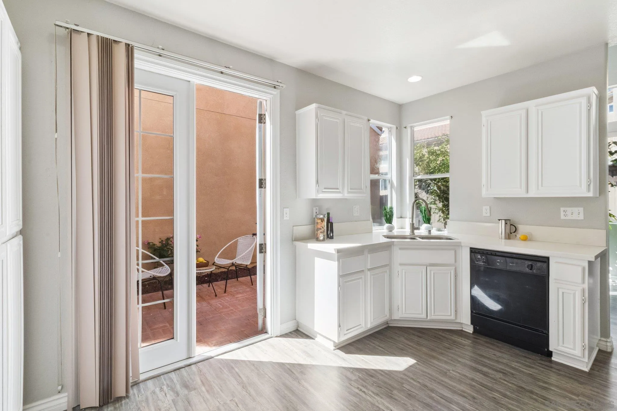 https://cdn.realtyfeed.com/cdn/127/260018515/4b8d1045121b8f560b3e1ef0dda33673.webp