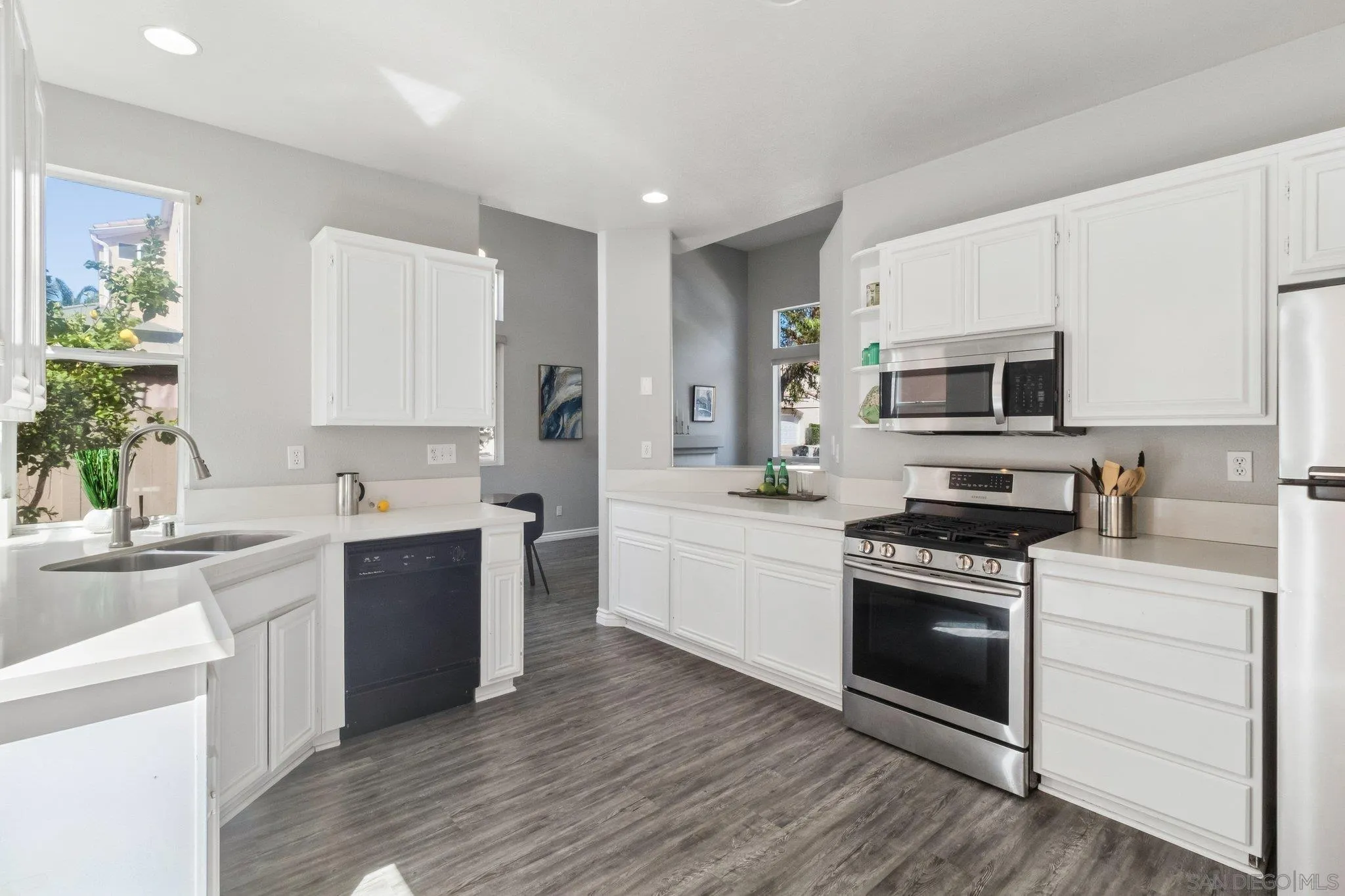 https://cdn.realtyfeed.com/cdn/127/260018515/579adf930b633de958ecc11bb44dc375.webp