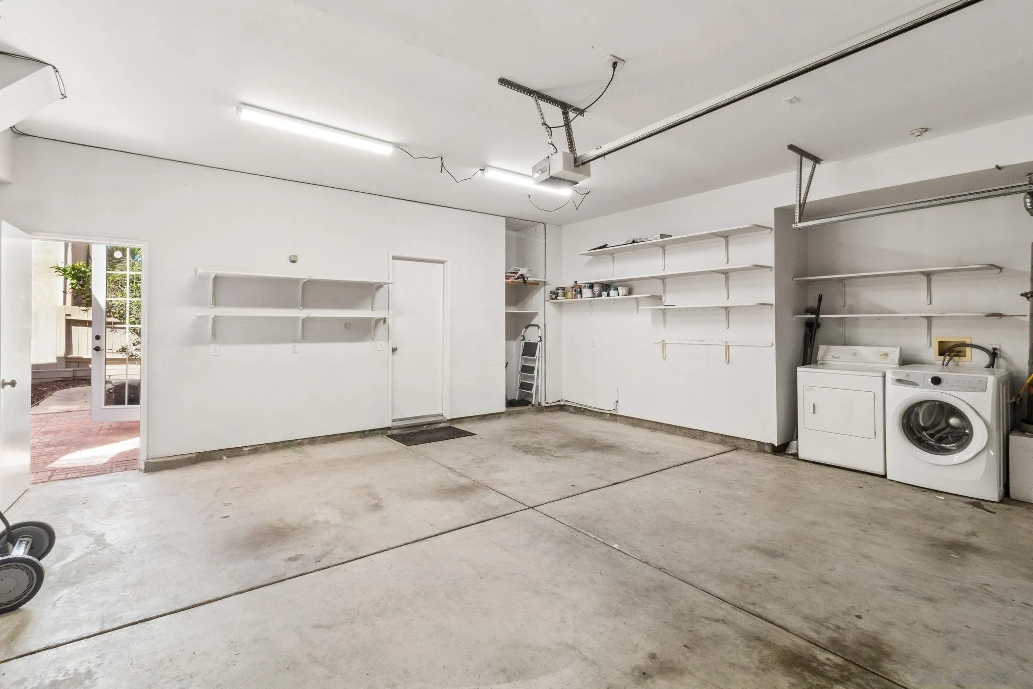 https://cdn.realtyfeed.com/cdn/127/260018515/90e6e6545c676a852afc7800dc387ea7.webp