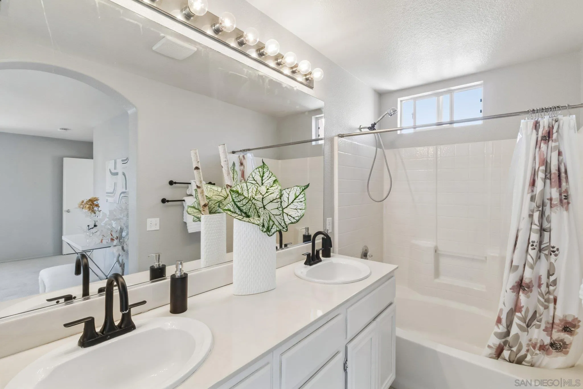 https://cdn.realtyfeed.com/cdn/127/260018515/a28bde0bd2933f6835b9b561cd6ca5d7.webp
