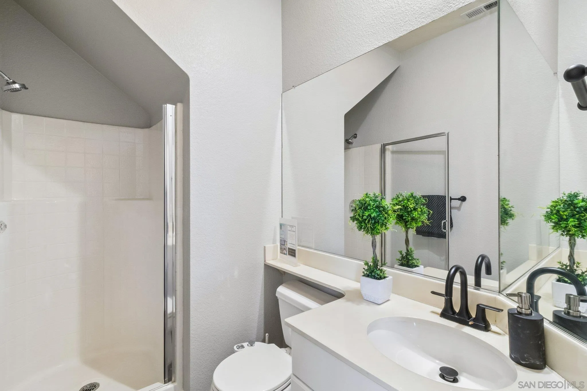 https://cdn.realtyfeed.com/cdn/127/260018515/c2d2c63944a4640a267a31dc62b17e44.webp