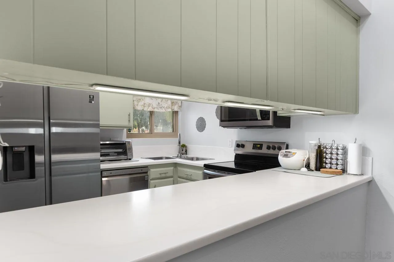 https://cdn.realtyfeed.com/cdn/127/260018520/33bfa7c5d758befa4aa2acfd16068f9c.webp