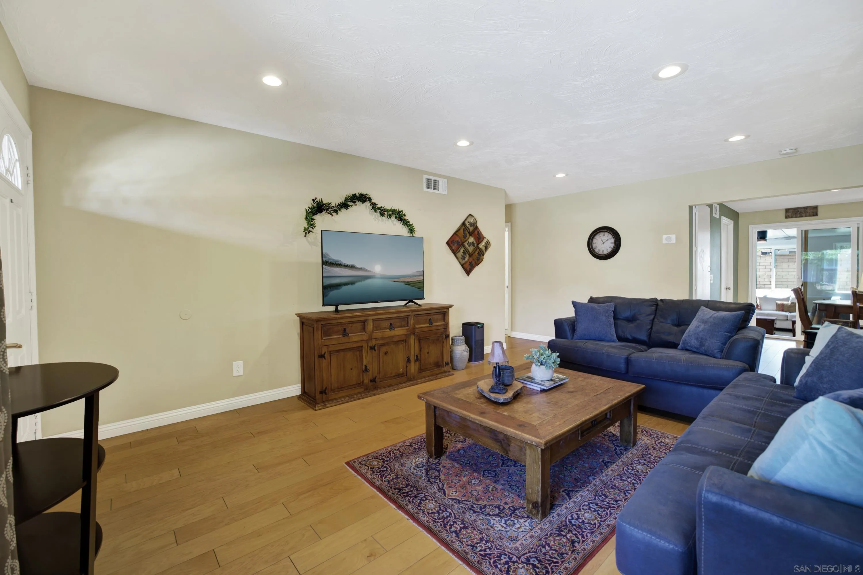 https://cdn.realtyfeed.com/cdn/127/260018539/00b72edb9f8111e1521fea6be42ed573.webp