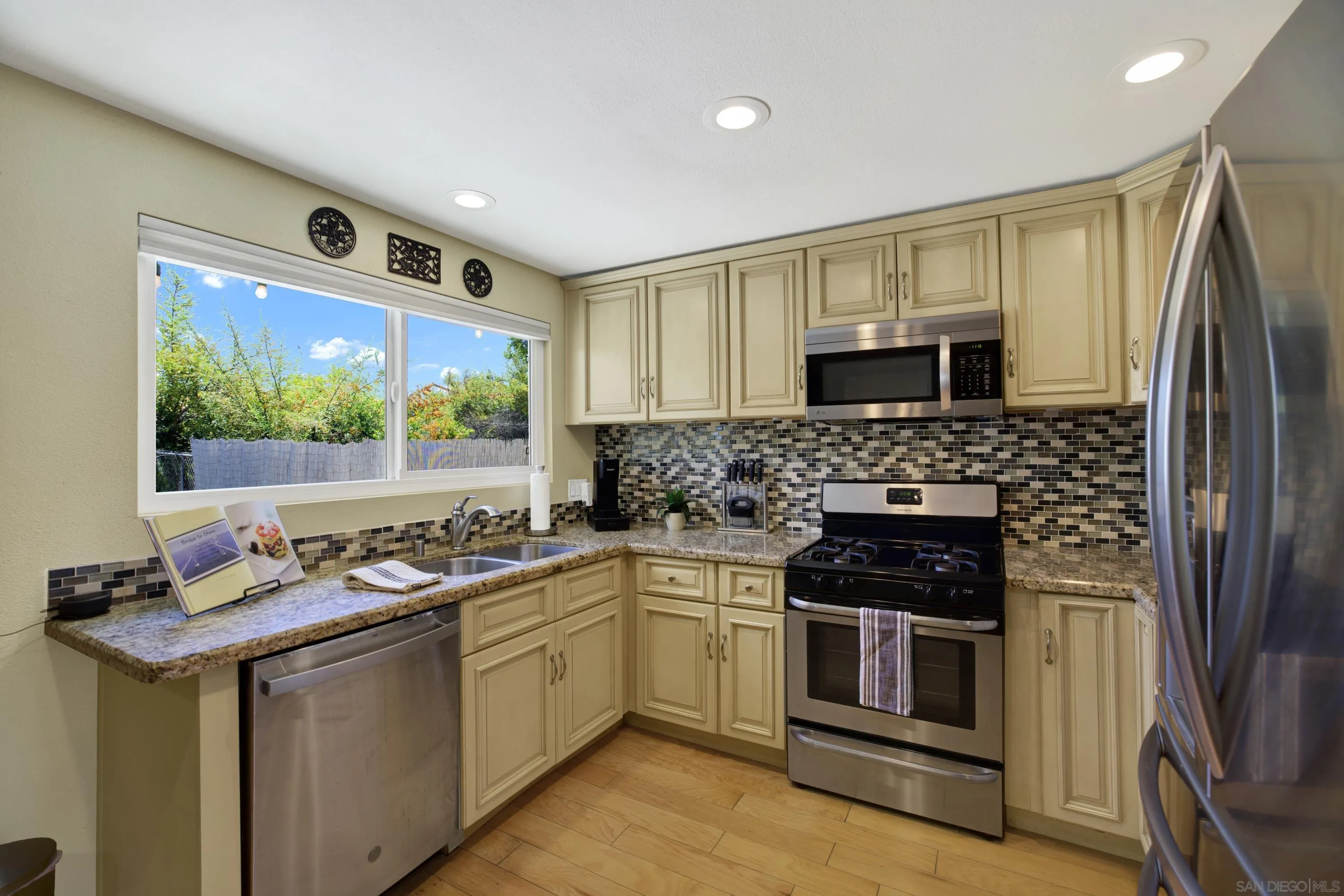 https://cdn.realtyfeed.com/cdn/127/260018539/36a0e93db9b010ba7ddaec055de04301.webp