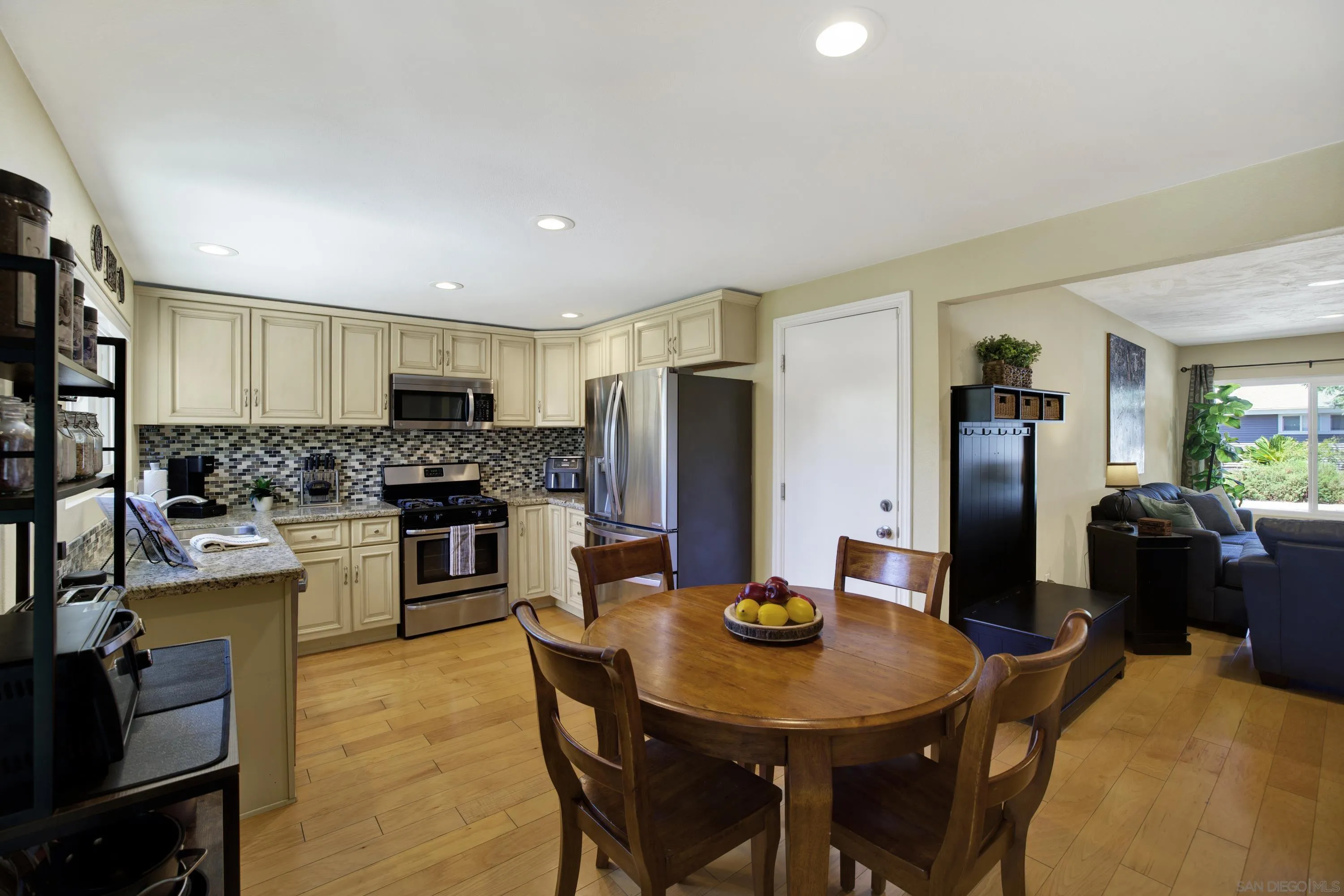 https://cdn.realtyfeed.com/cdn/127/260018539/7de8b09c17424ebe945c7238af854a20.webp