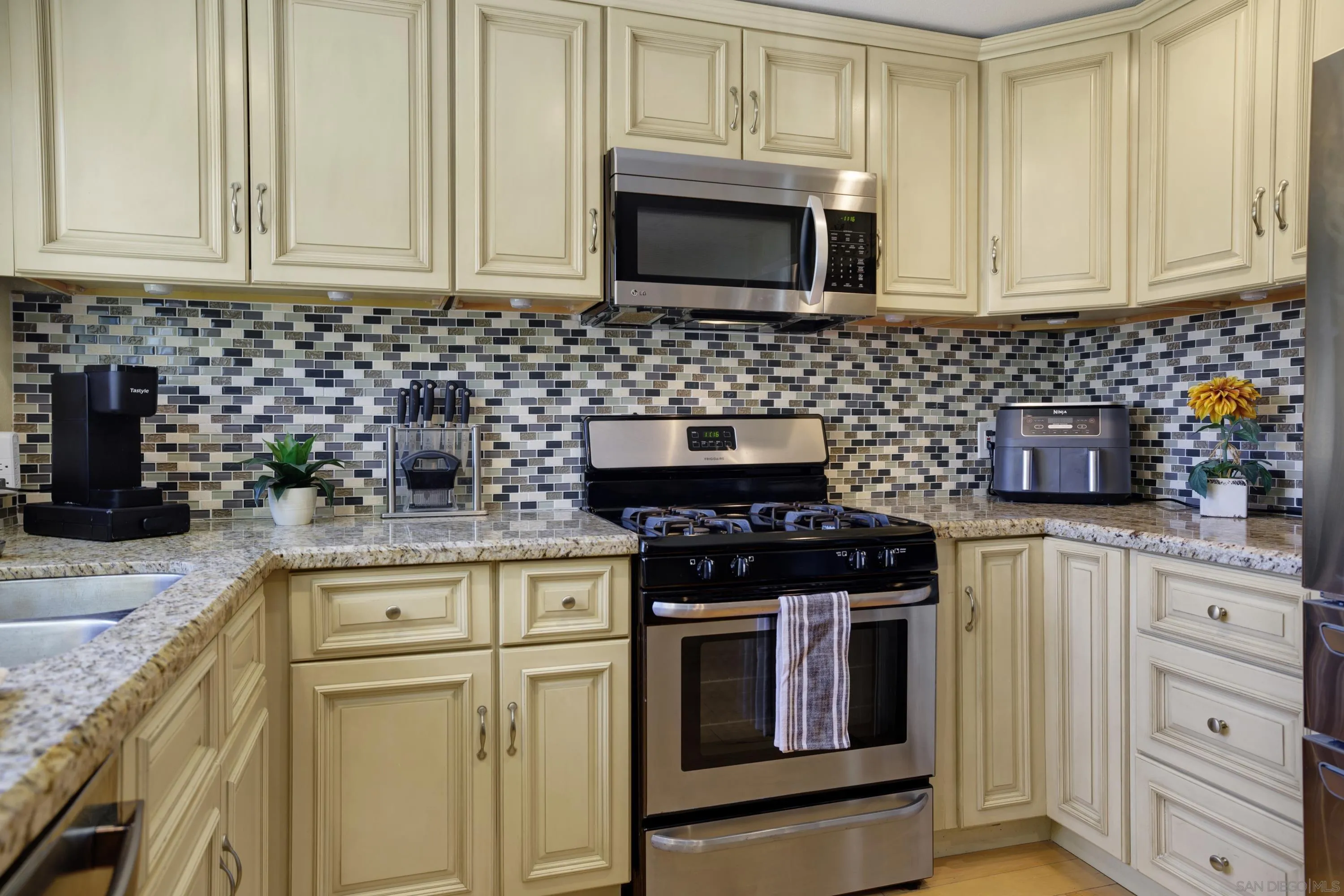 https://cdn.realtyfeed.com/cdn/127/260018539/93519ade1fc1208be61c593ba626ba3f.webp