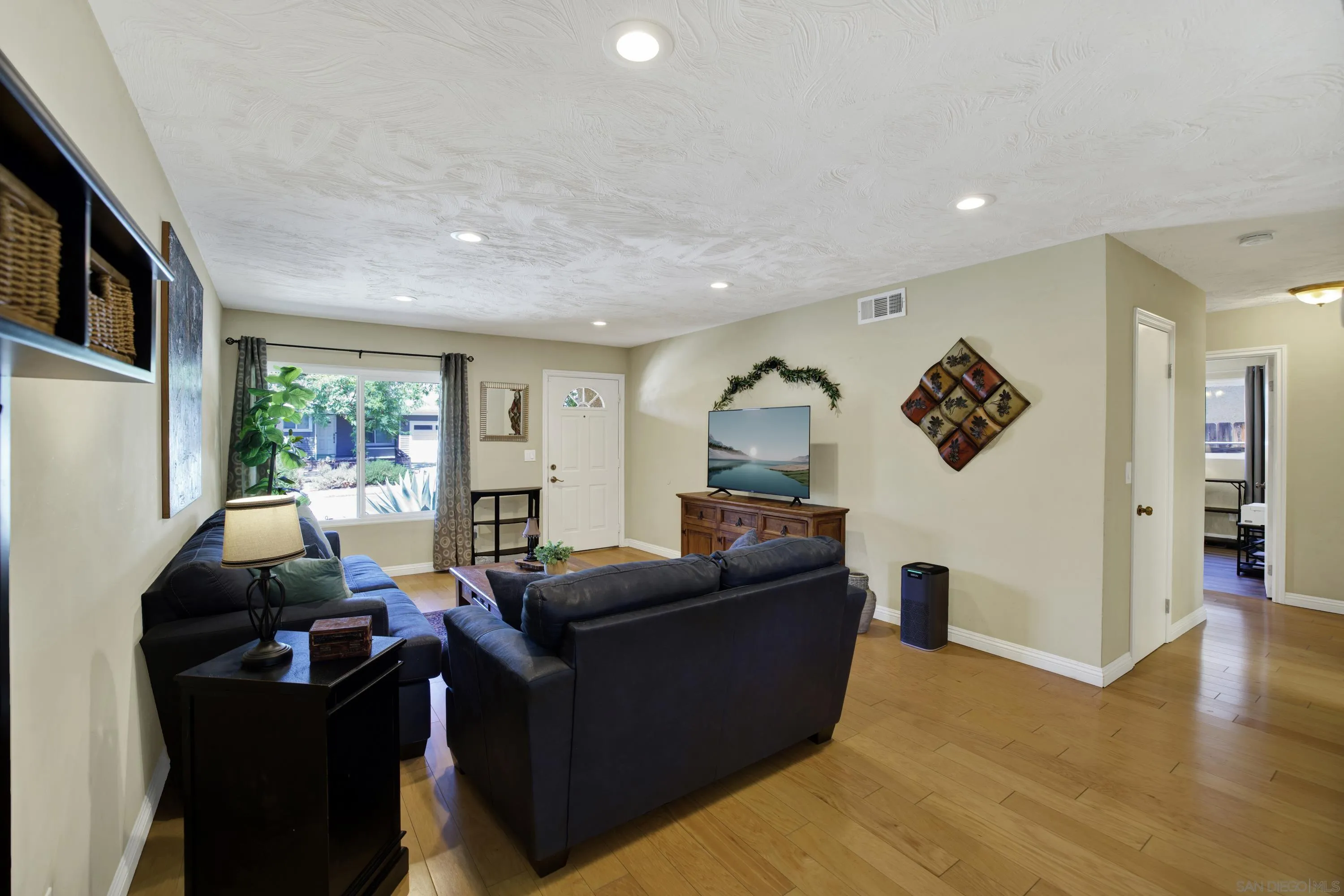 https://cdn.realtyfeed.com/cdn/127/260018539/c8b5ab058ec2daeadee167943c812a20.webp